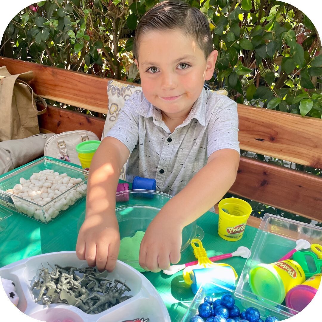 This PLAYDOUGH CREATIONS Party was so much fun! These little crafters made their own farm adventure or sea adventure and even added cars! Each crafter used their own imagination to make a play dough creation perfect for them! 🐷🐴🌊🦈

BOOK at Little