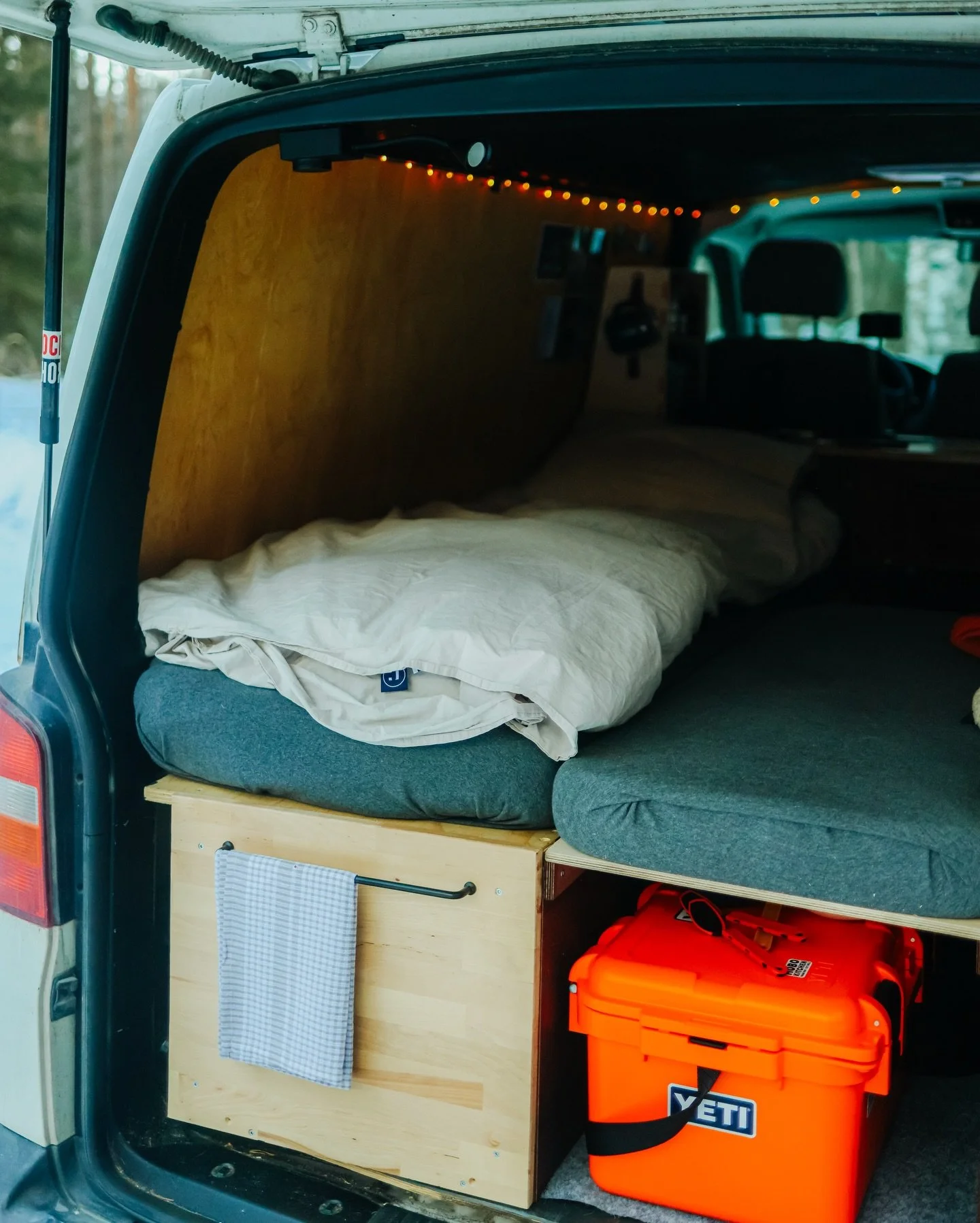 Mainos: @joutsenofficial 
Kev&auml;t on saapunut etel&auml;&auml;n ja seh&auml;n tarkoittaa pakureissujen rajua aktivoitumista. Mulla on ollut pakussa jotkut random vanut&auml;ytteiset peitot ja tyynyt, ei mitenk&auml;&auml;n erityisen l&auml;mpim&au