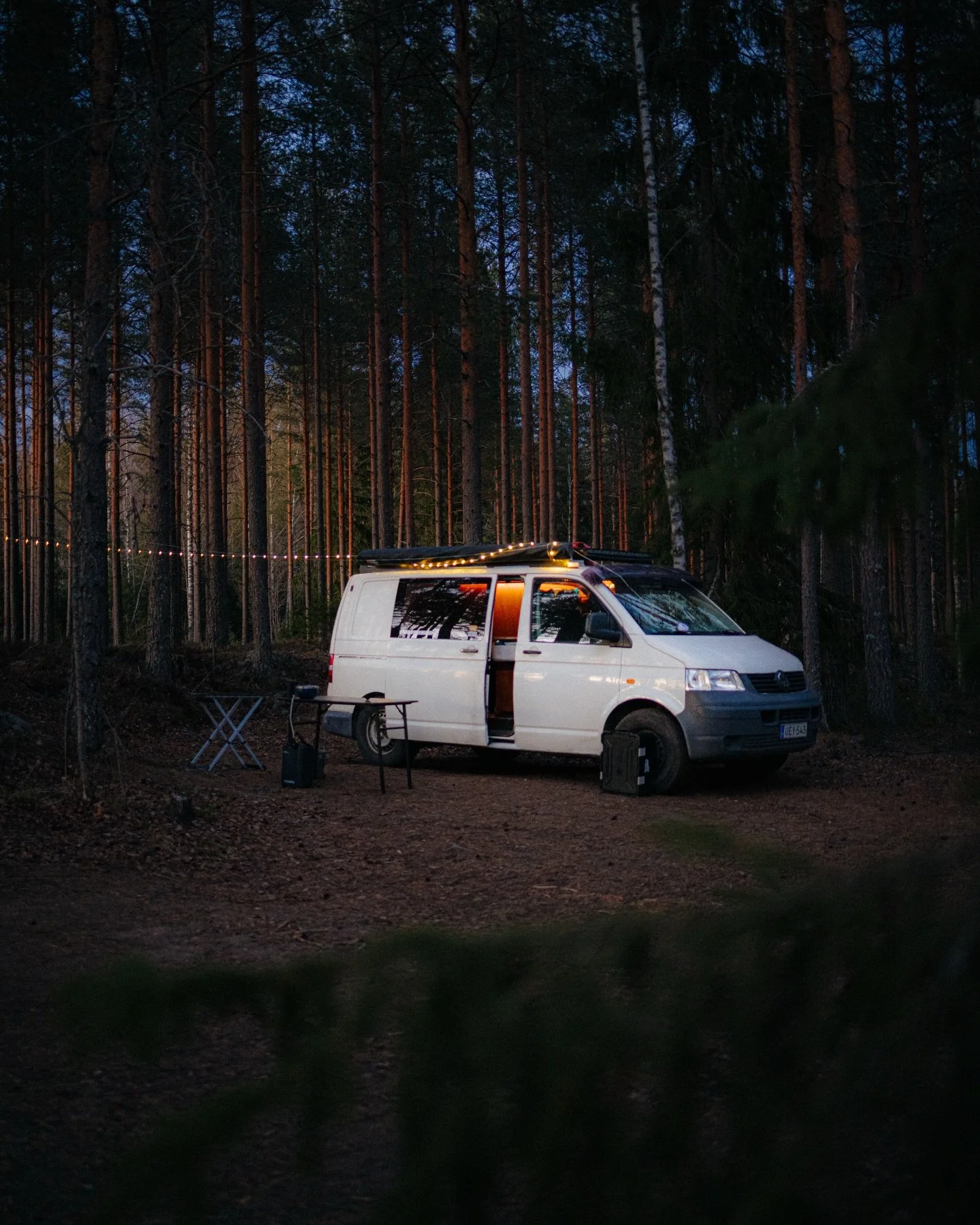 Vappu sujui jo perinteeksi (toinen kerta niin eik&ouml;s se silloin ole jo perinne) muodostuneella tavalla. Kourallinen yst&auml;vi&auml; ja leiripaikka pienen lammen rannalla. Hyv&auml;&auml; ruokaa, hieman kuohuvaa ja paljon naurua. S&auml;&auml;ki