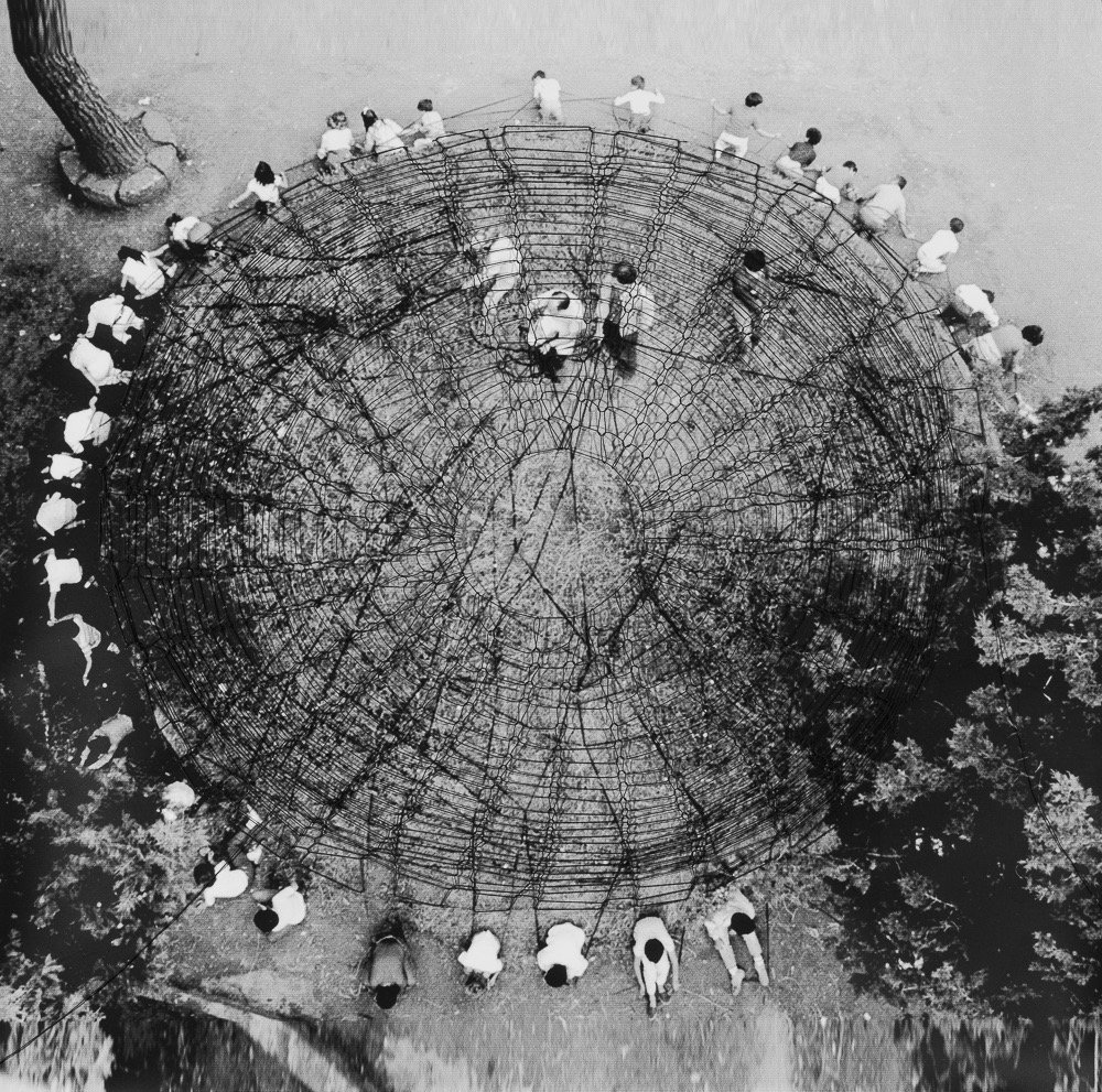 Tombknitting, 1986-2023
 intervention with cotton thread on photo