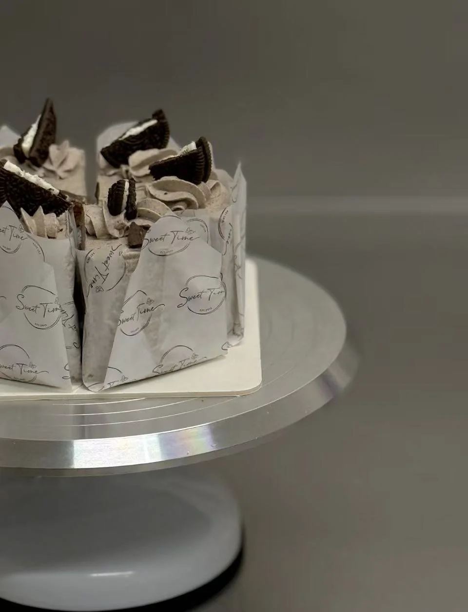 Sliced Oreo Cream Cake