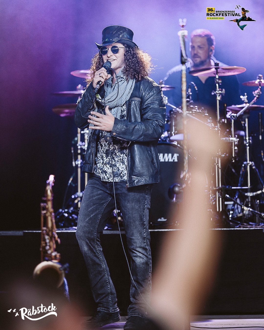 🧜‍♀️ 🙌 
#BrienzerseeRockfestival #RockamSee #räbstock #mundartrock #berneroberland #livemusic #rockmusic #backflash
Photo by @fotofelix.ch
