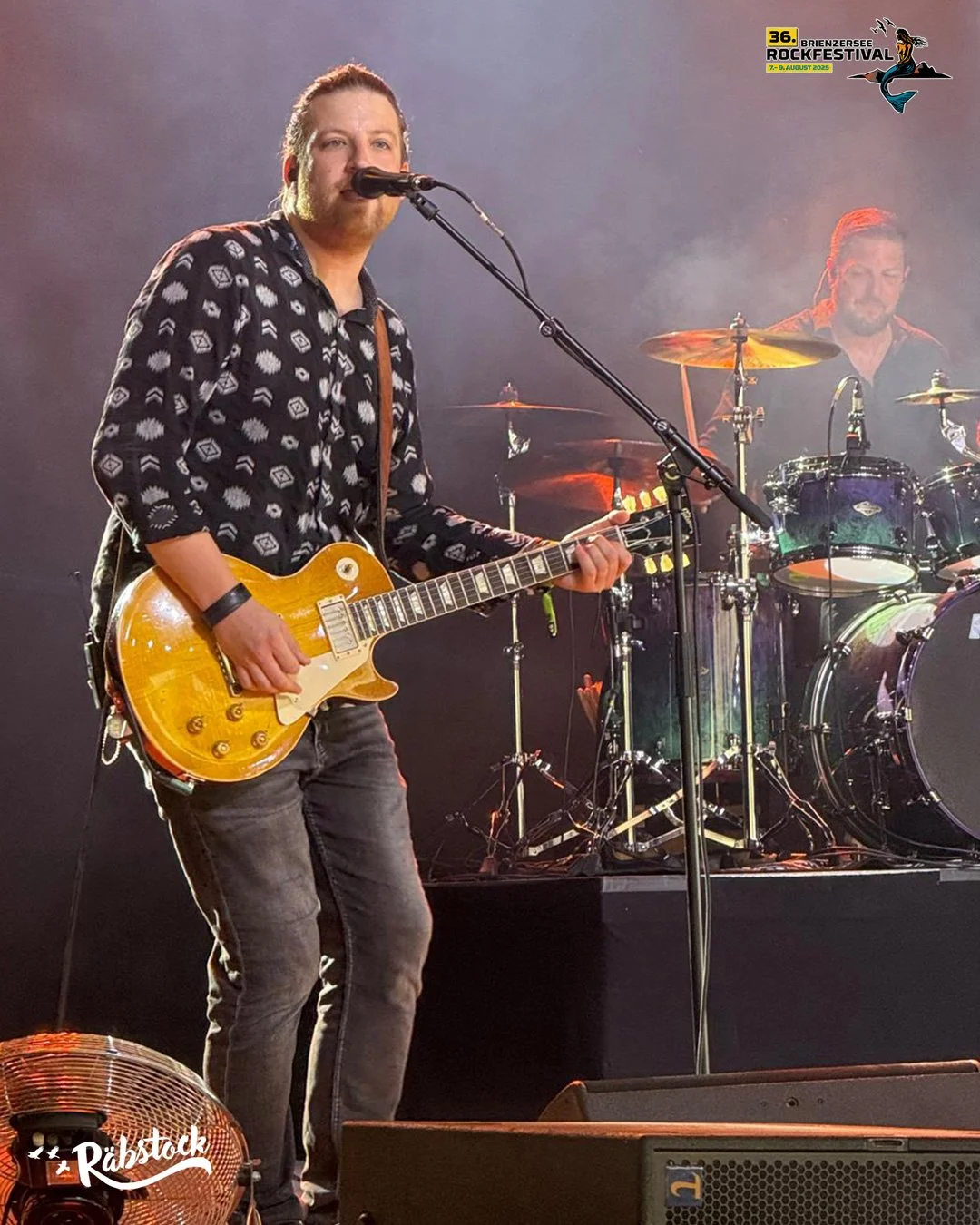 🧜‍♀️ 🙌 
#BrienzerseeRockfestival #RockamSee #räbstock #mundartrock #berneroberland #livemusic #rockmusic #backflash
Photo by @fotofelix.ch