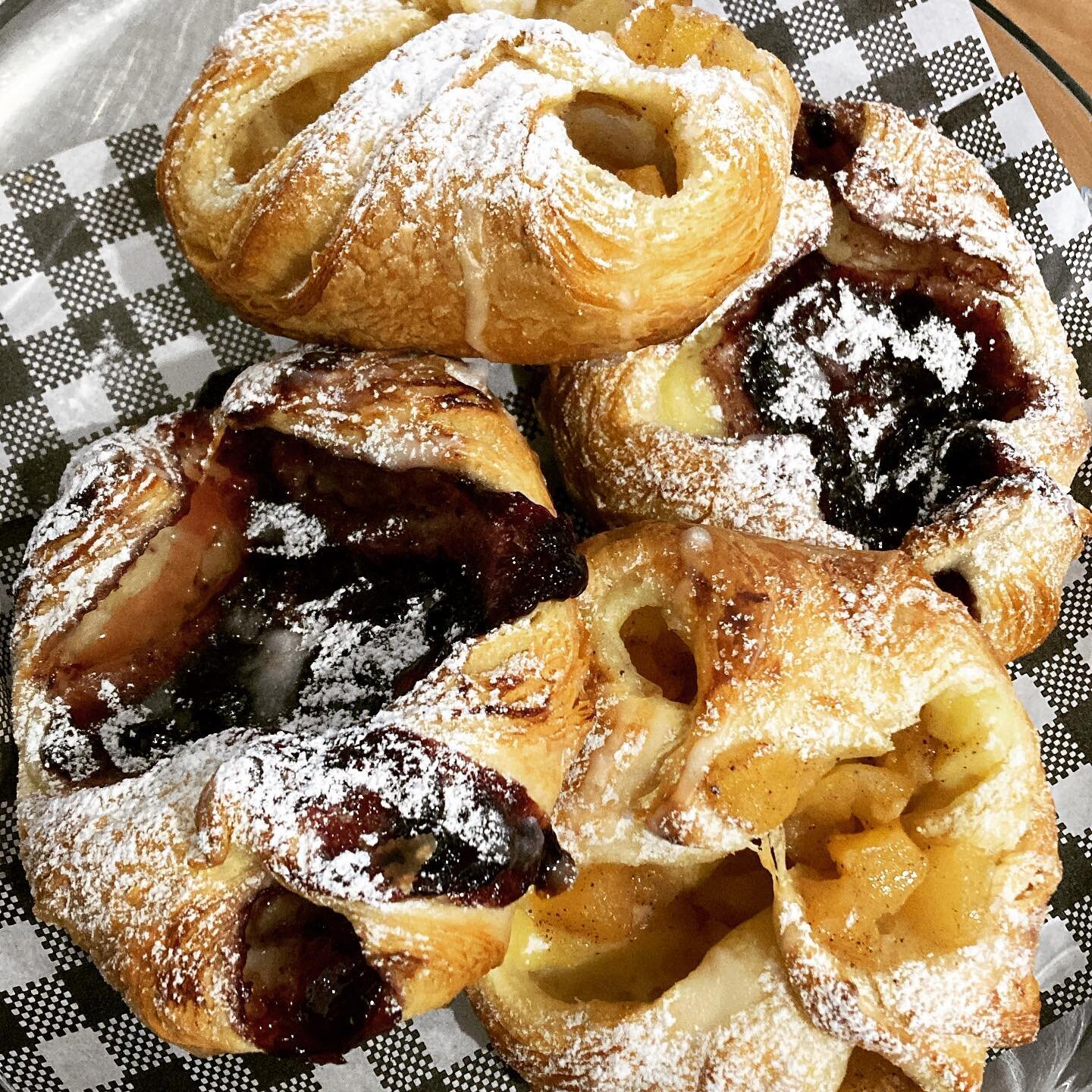 Good morning 🫐🍑🍊🍏 #winterfeels #mockaspies #bakery #pastry #coffee #PortDouglas #mockaspies