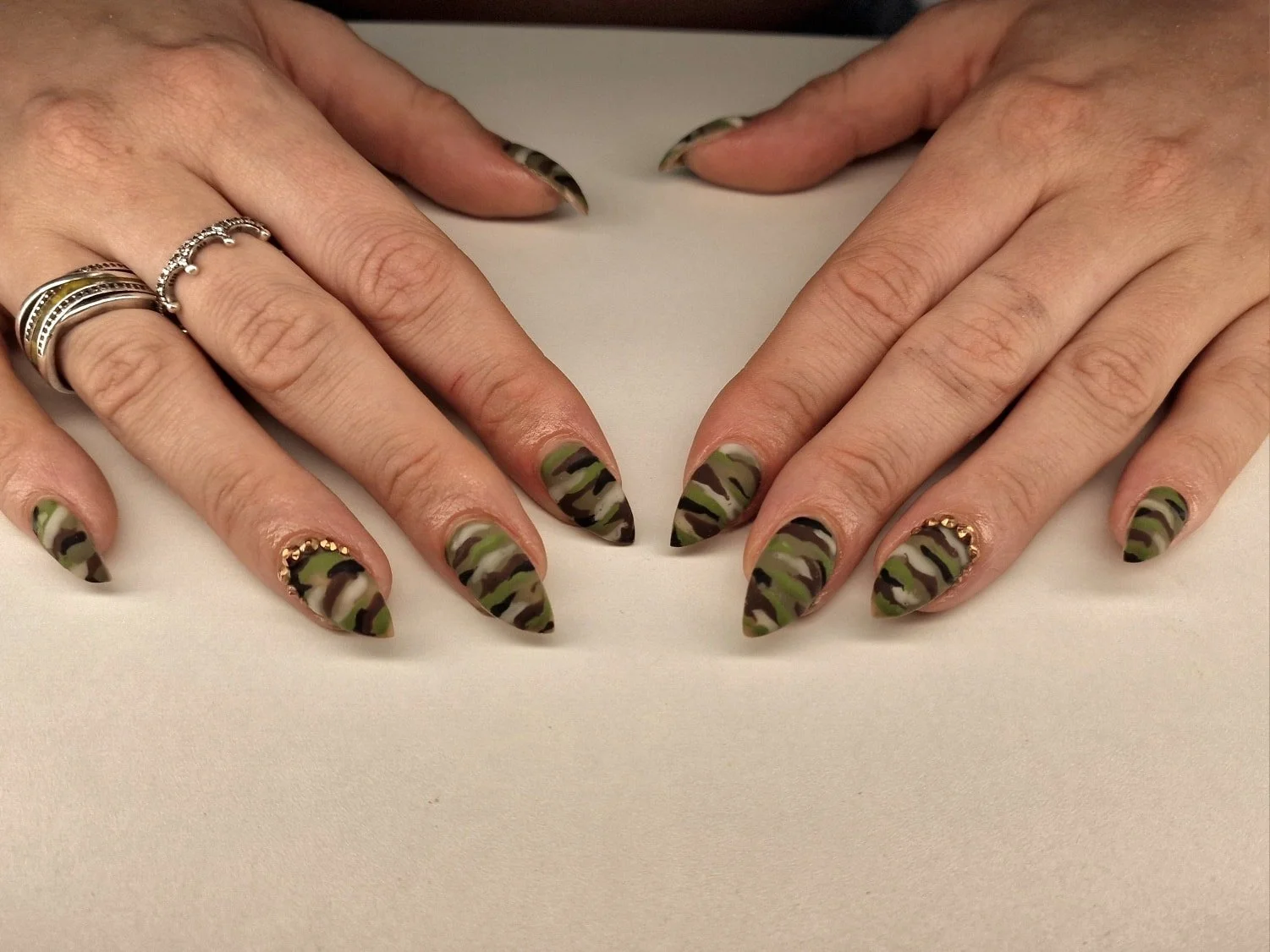 🪖🖤

💅 Service: BIAB Gel Fingers with Intermediate Nail Art 
🕑 Time: 90 mins
💷 Cost: &pound;36