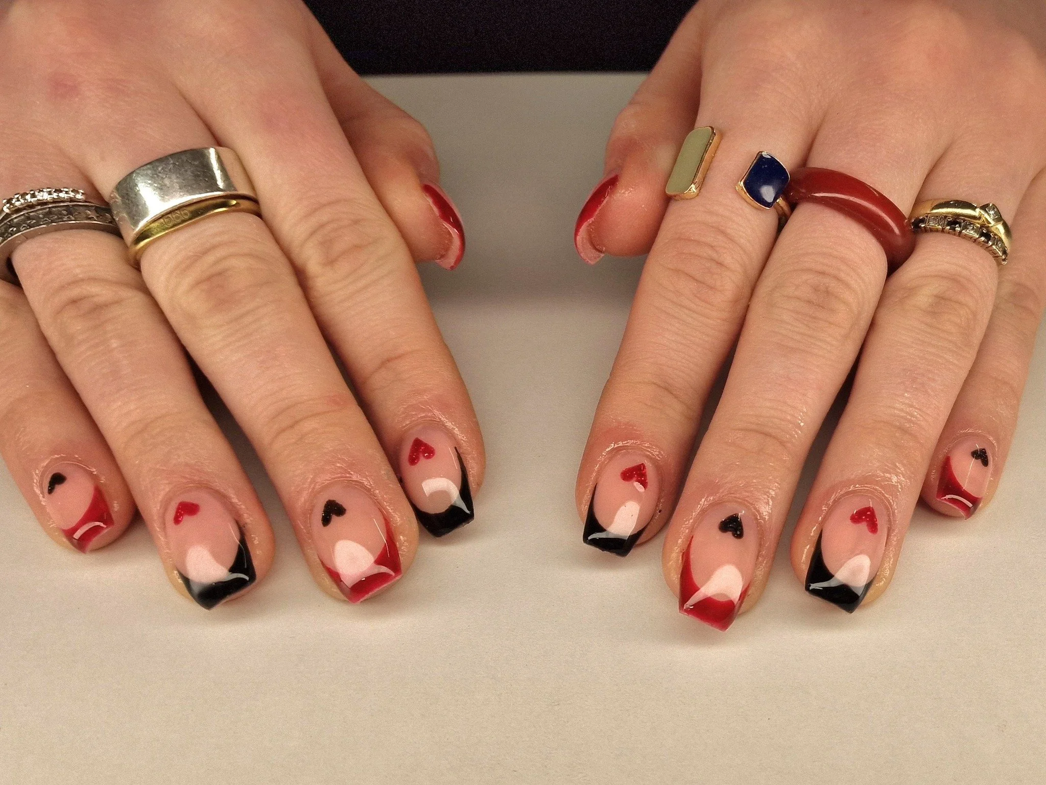 ❤️🖤

💅 Service: Gel Tip Extensions with Intermediate Nail Art 
🕑 Time: 90 mins
💷 Cost: &pound;40

🧴Products: 
@the_gelbottle_inc 
@labology3 
@glitterplanetuk 
@thecuticlelab.ltd 
@brazzcare_official 
@katiebarnes.toolrange 
@homeofnailart