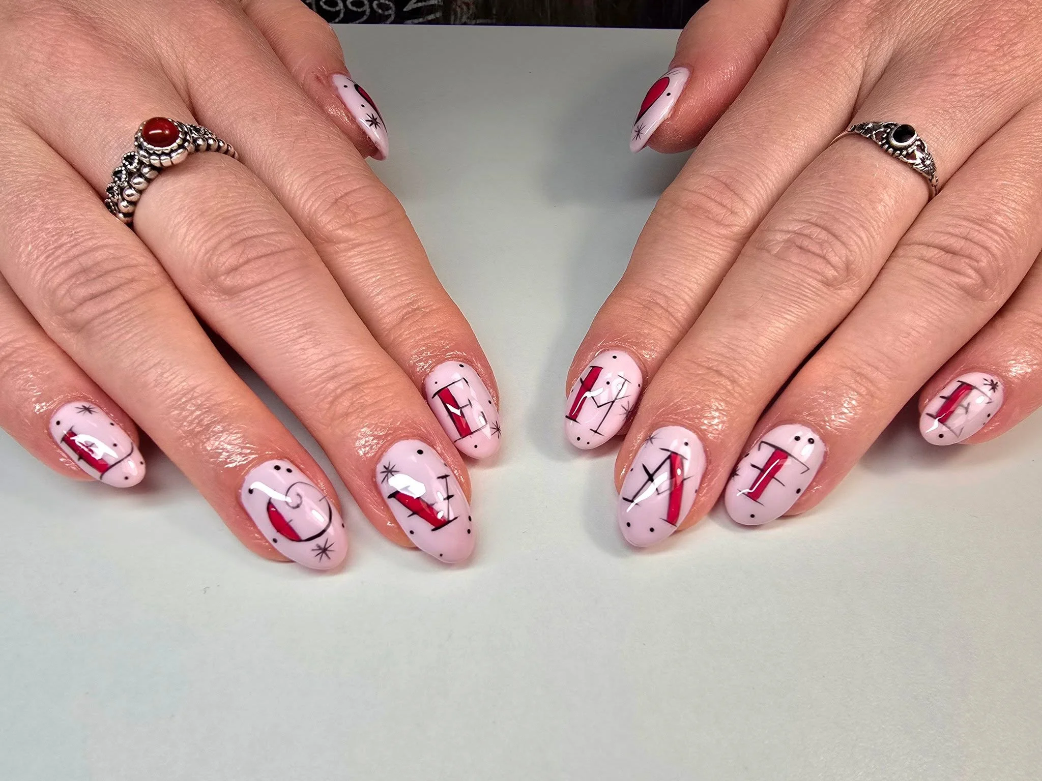 ❤️💔

💅 Service: BIAB Gel Fingers with Intermediate Nail Art 
🕑 Time: 90 mins
💷 Cost: &pound;42

Check Availability &amp; Book Online at www.strawberrybronze.co.uk 🍓

🧴Products: 
@the_gelbottle_inc 
@labology3 
@glitterplanetuk 
@thecuticlelab.l