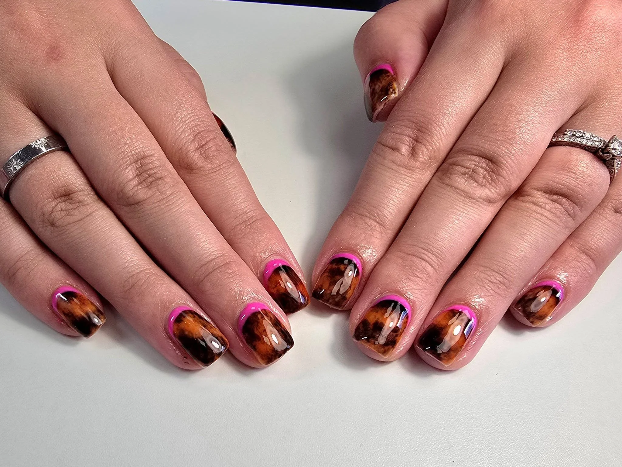 🩷🤎🖤

💅 Service: BIAB Gel Fingers with Intermediate Nail Art 
🕑 Time: 90 mins
💷 Cost: &pound;42

Check Availability &amp; Book Online at www.strawberrybronze.co.uk 🍓

🧴Products: 
@the_gelbottle_inc 
@labology3 
@glitterplanetuk 
@thecuticlelab