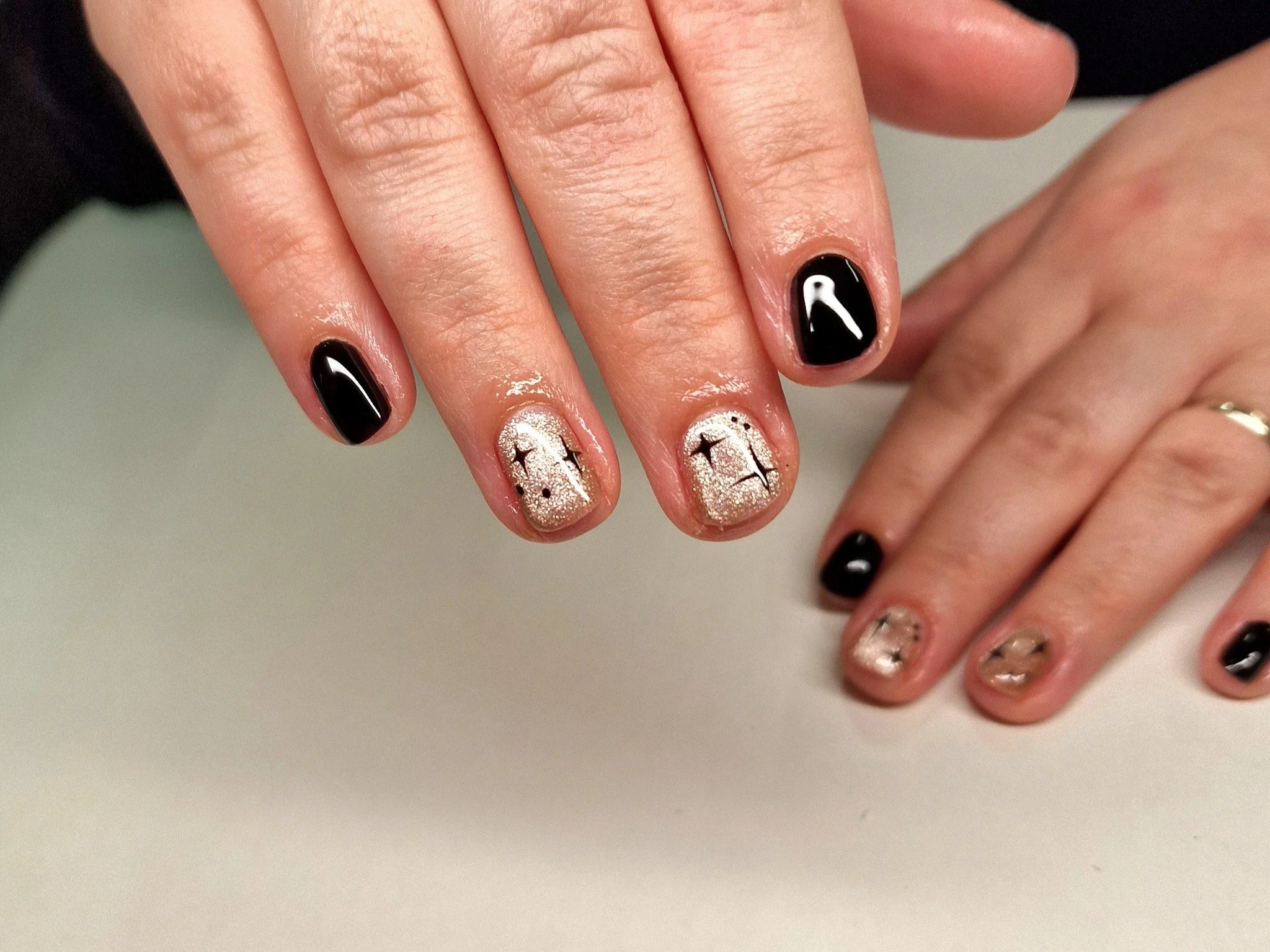 🖤✨

💅 Service: BIAB Gel Fingers with Basic Nail Art 
🕑 Time: 90 mins
💷 Cost: &pound;40

Check Availability &amp; Book Online at www.strawberrybronze.co.uk 🍓

🧴Products: 
@the_gelbottle_inc 
@labology3 
@glitterplanetuk 
@thecuticlelab.ltd 
@bra