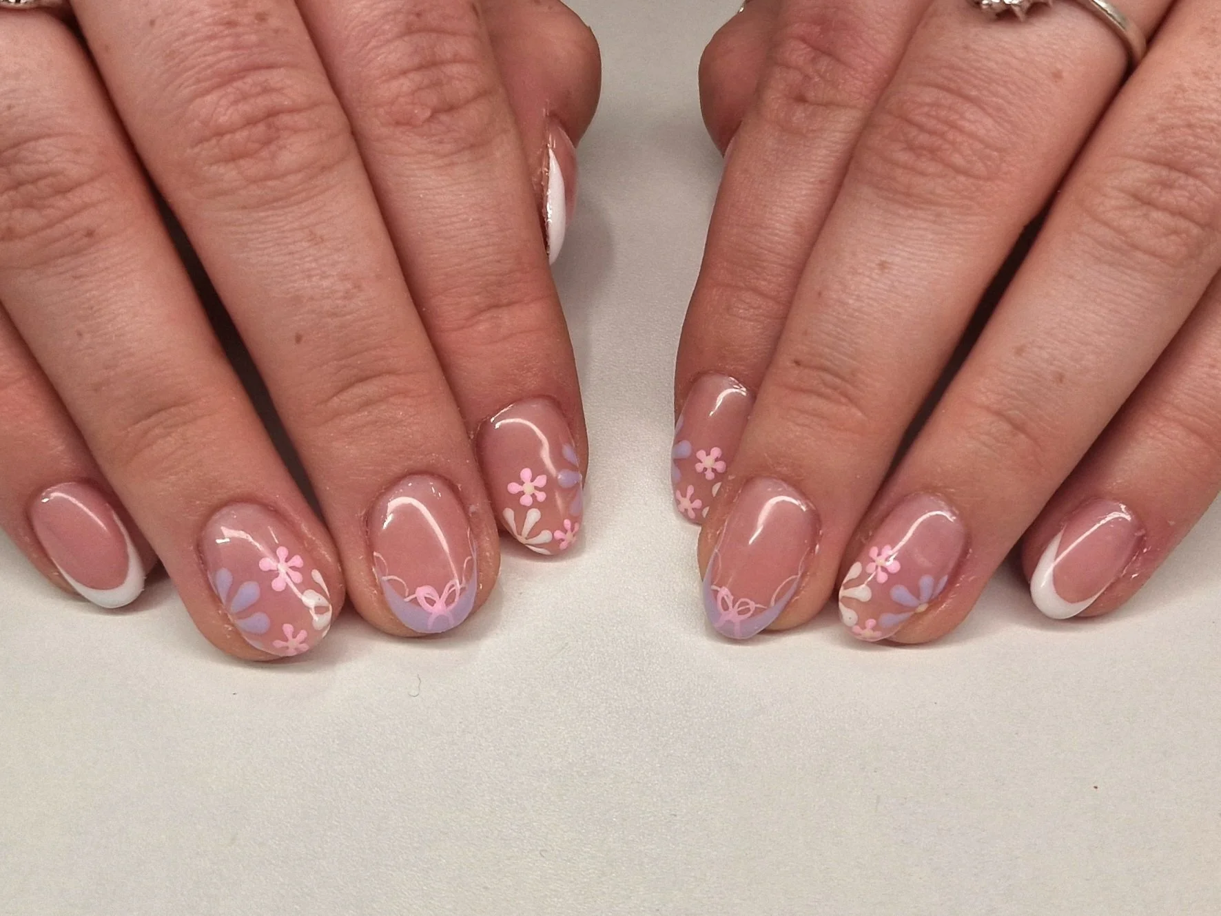 🌸🎀

💅 Service: BIAB Gel Fingers with Intermediate Nail Art 
🕑 Time: 90 mins
💷 Cost: &pound;42

Check Availability &amp; Book Online at www.strawberrybronze.co.uk 🍓

🧴Products: 
@the_gelbottle_inc 
@labology3 
@glitterplanetuk 
@thecuticlelab.l