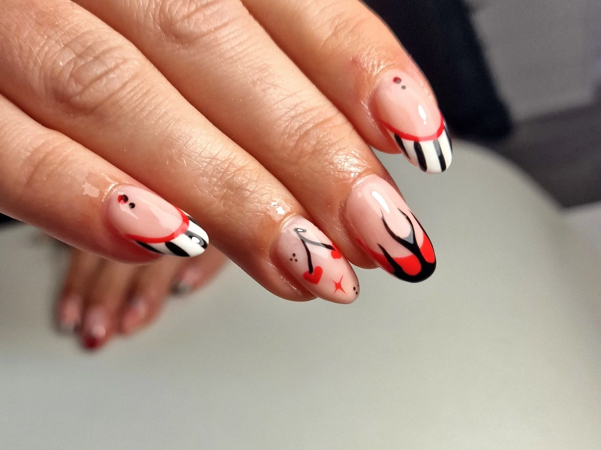 🍒🖤❤

💅 Service: BIAB Gel Fingers with Intermediate Nail Art 
🕑 Time: 90 mins
💷 Cost: &pound;42

Check Availability &amp; Book Online at www.strawberrybronze.co.uk 🍓

🧴Products: 
@the_gelbottle_inc 
@labology3 
@glitterplanetuk 
@thecuticlelab.