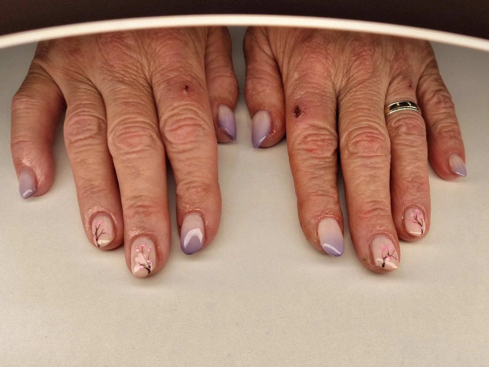 🌸

💅 Service: BIAB Gel Fingers with Intermediate Nail Art 
🕑 Time: 90 mins
💷 Cost: &pound;42

Check Availability &amp; Book Online at www.strawberrybronze.co.uk 🍓

🧴Products: 
@the_gelbottle_inc 
@labology3 
@glitterplanetuk 
@thecuticlelab.ltd