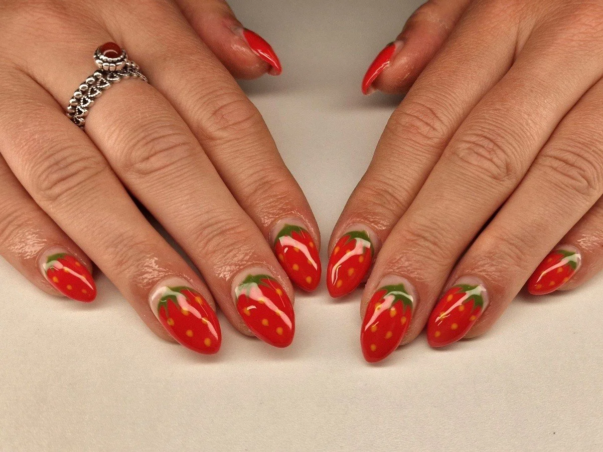 🍓

💅 Service: BIAB Gel Fingers with Intermediate Nail Art 
🕑 Time: 90 mins
💷 Cost: &pound;42

🧴Products: 
@the_gelbottle_inc 
@labology3 
@glitterplanetuk 
@thecuticlelab.ltd 
@brazzcare_official 
@katiebarnes.toolrange 
@homeofnailart