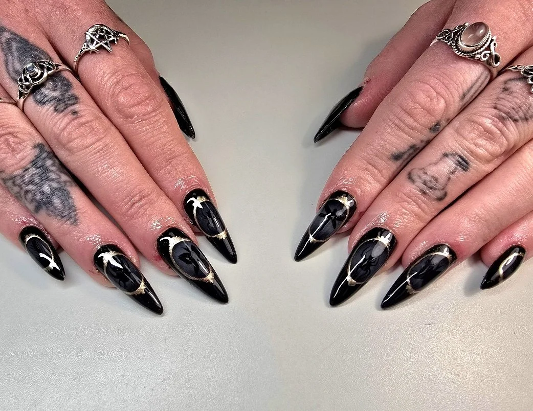 🕷🦋🪲

💅 Service: Gel Tip Extensions with Intermediate Nail Art 
🕑 Time: 120 mins
💷 Cost: &pound;46

Check Availability &amp; Book Online at www.strawberrybronze.co.uk 🍓

🧴Products: 
@the_gelbottle_inc 
@labology3 
@glitterplanetuk 
@thecuticle