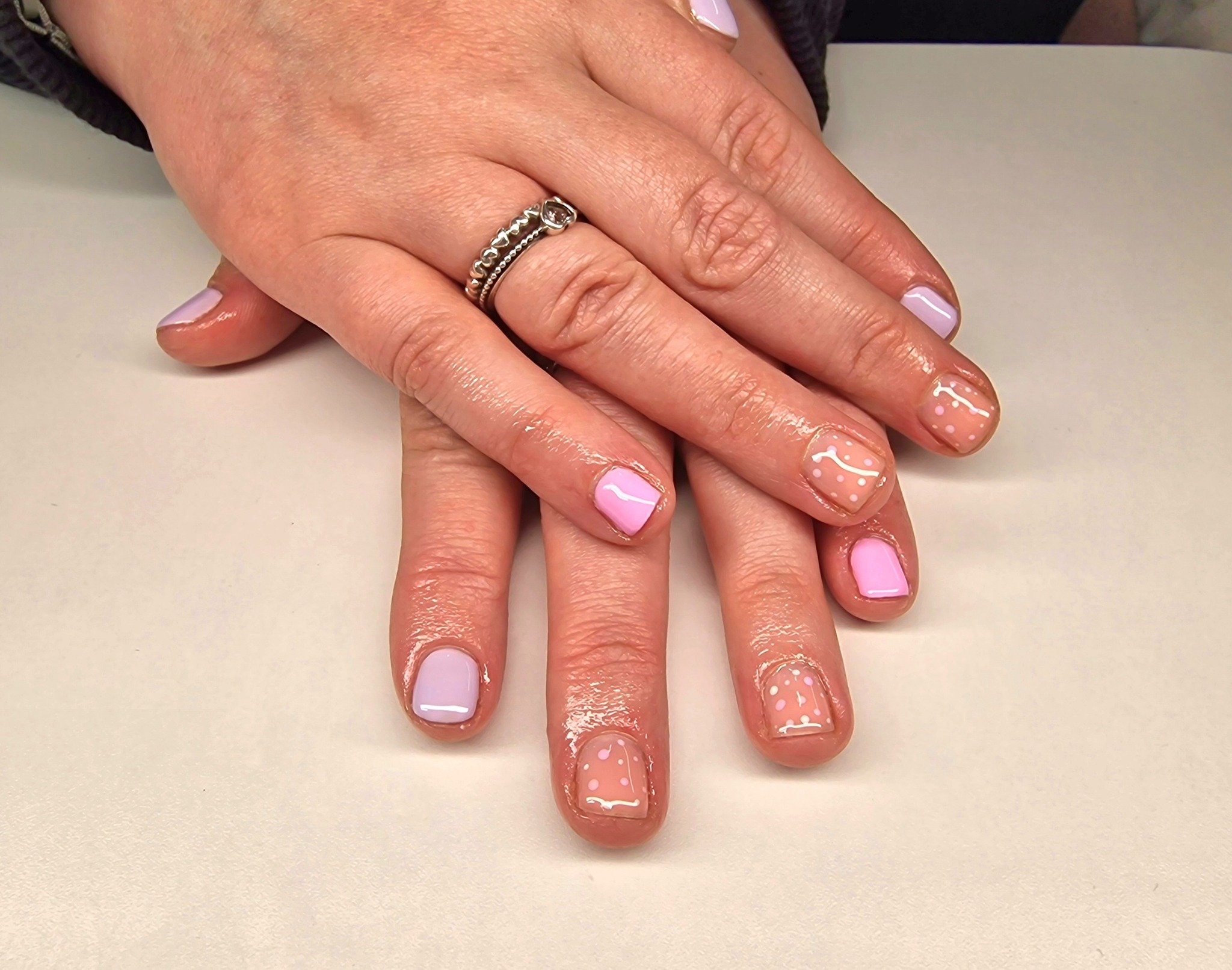 🩷💟

💅 Service: BIAB Gel Fingers with Intermediate Nail Art 
🕑 Time: 90 mins
💷 Cost: &pound;42

Check Availability &amp; Book Online at www.strawberrybronze.co.uk 🍓

🧴Products: 
@the_gelbottle_inc 
@labology3 
@glitterplanetuk 
@thecuticlelab.l