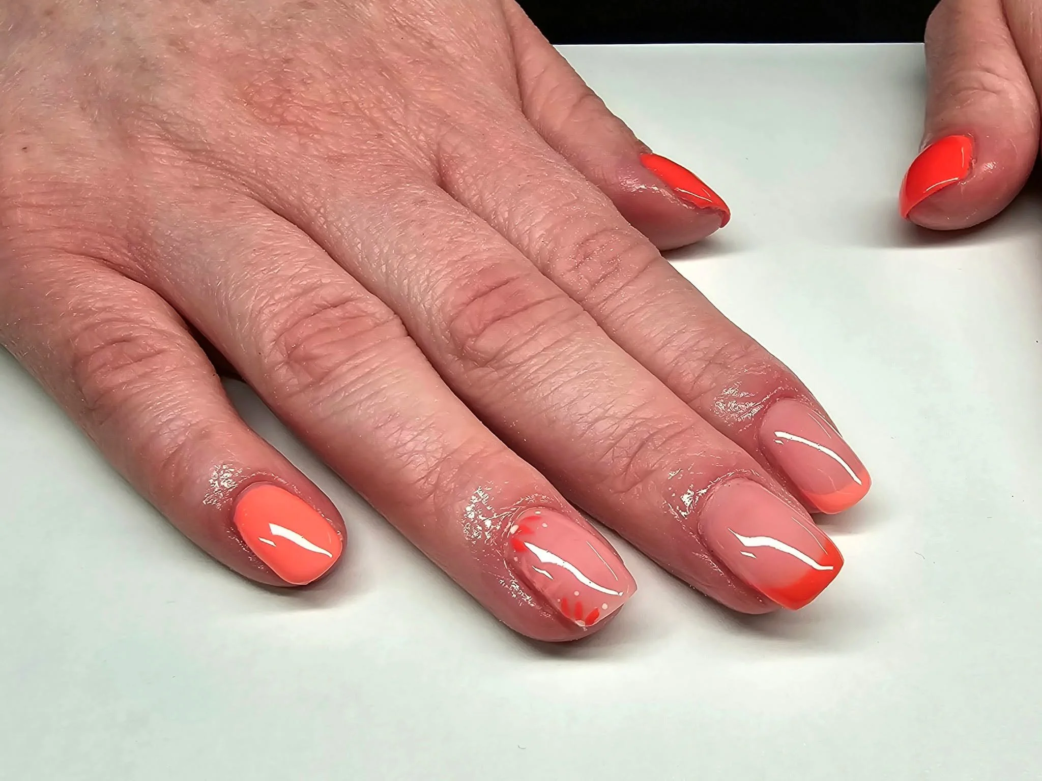 🌸

💅 Service: BIAB Gel Fingers with Intermediate Nail Art 
🕑 Time: 90 mins
💷 Cost: &pound;42

Check Availability &amp; Book Online at www.strawberrybronze.co.uk 🍓

🧴Products: 
@the_gelbottle_inc 
@labology3 
@glitterplanetuk 
@thecuticlelab.ltd