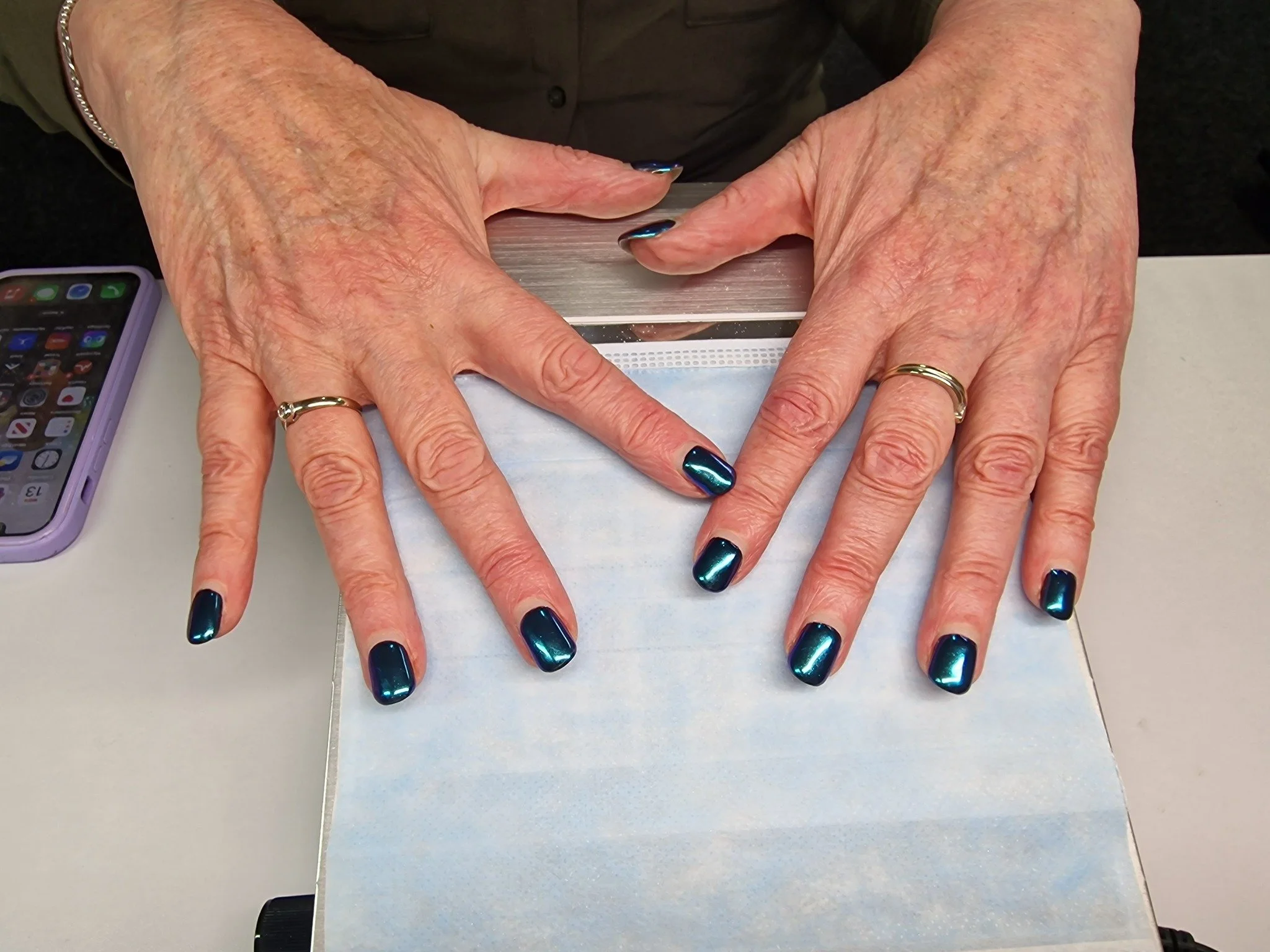 Chrome 💙

💅 Service: BIAB Gel Fingers with Basic Nail Art 
🕑 Time: 75 mins
💷 Cost: &pound;40

Check Availability &amp; Book Online at www.strawberrybronze.co.uk 🍓

🧴Products: 
@the_gelbottle_inc 
@labology3 
@glitterplanetuk 
@thecuticlelab.ltd