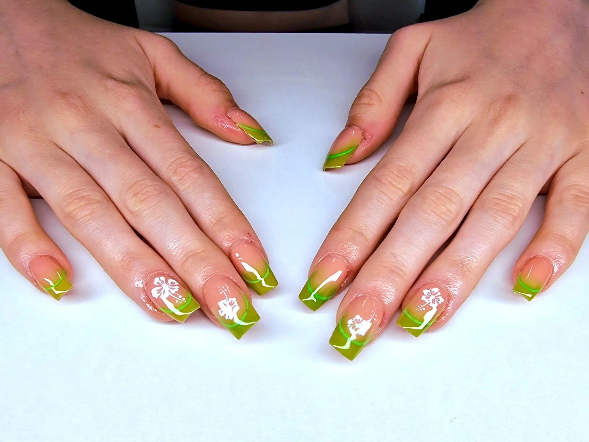 🌺💚

💅 Service: Gel Tip Extensions with Intermediate Nail Art 
🕑 Time: 120 mins
💷 Cost: &pound;46

Check Availability &amp; Book Online at www.strawberrybronze.co.uk 🍓

🧴Products: 
@the_gelbottle_inc 
@labology3 
@glitterplanetuk 
@thecuticlela