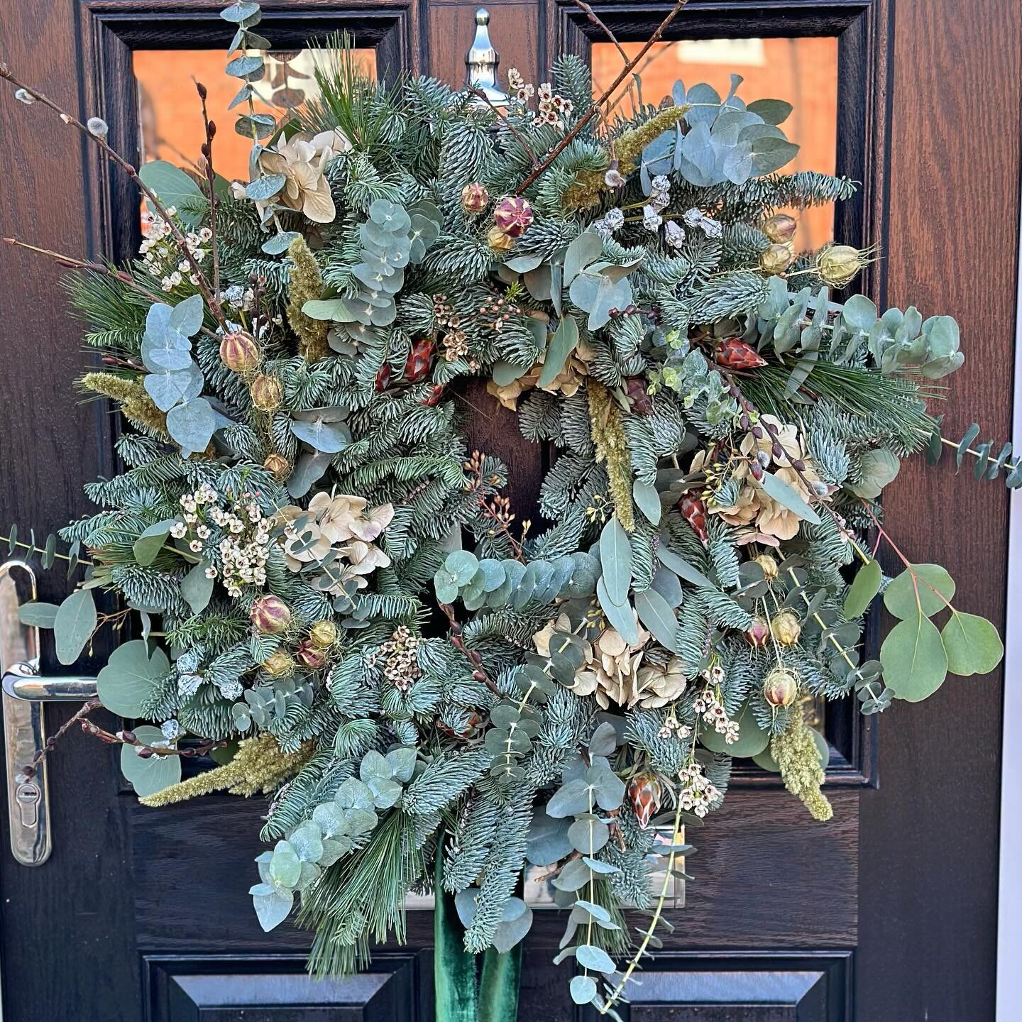 This wreath, with subtle green and silver tones, was delivered to a home in Ampthill on Friday 🙌

Fed up of wreaths yet? 😂 I&rsquo;m not, but ask me again at the end of next week 😂. Doing my own signals the end of wreath-making for me&hellip; hopi
