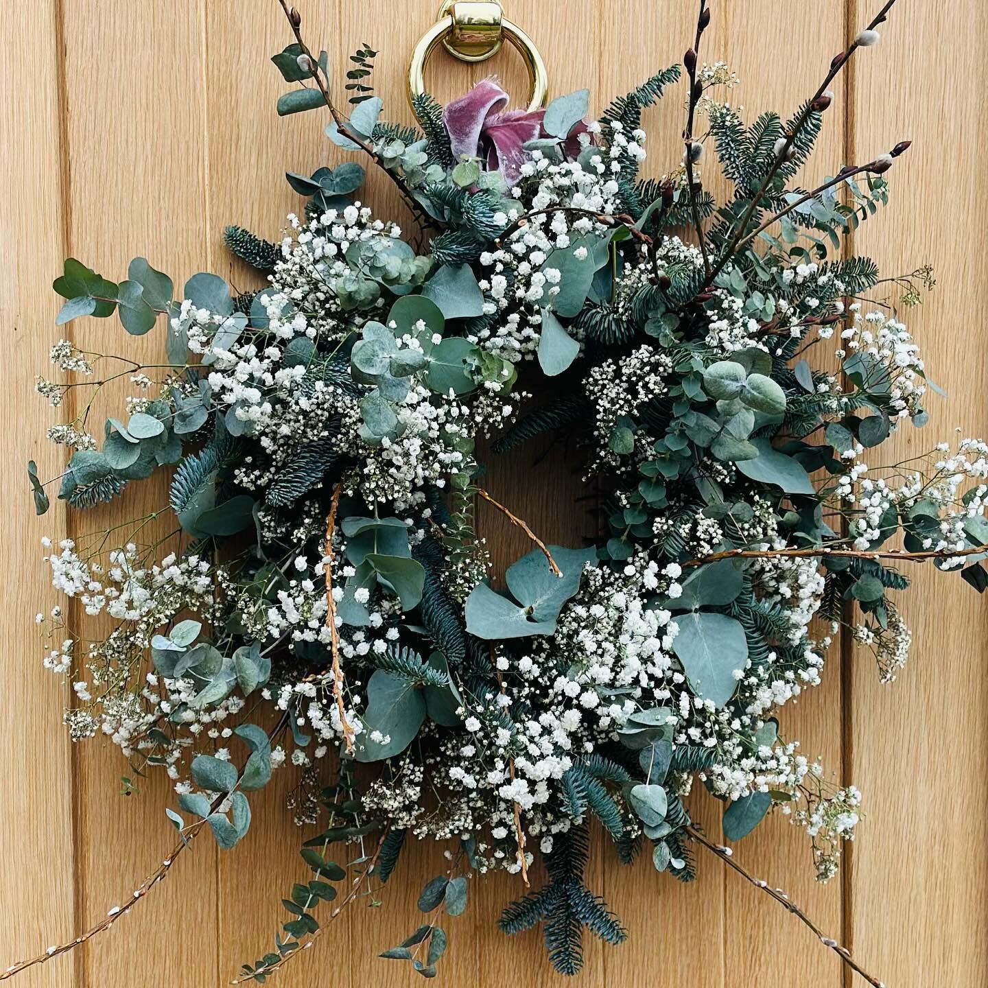 This is almost the last&hellip; I promise 😂 

A new design for me this year&hellip;no fruit&hellip; only 4 ingredients&hellip;icy tones&hellip; I love it, and it&rsquo;s proven popular!

#wreath #wreathmaker #christmas #christmasdecor #bedford #bedf
