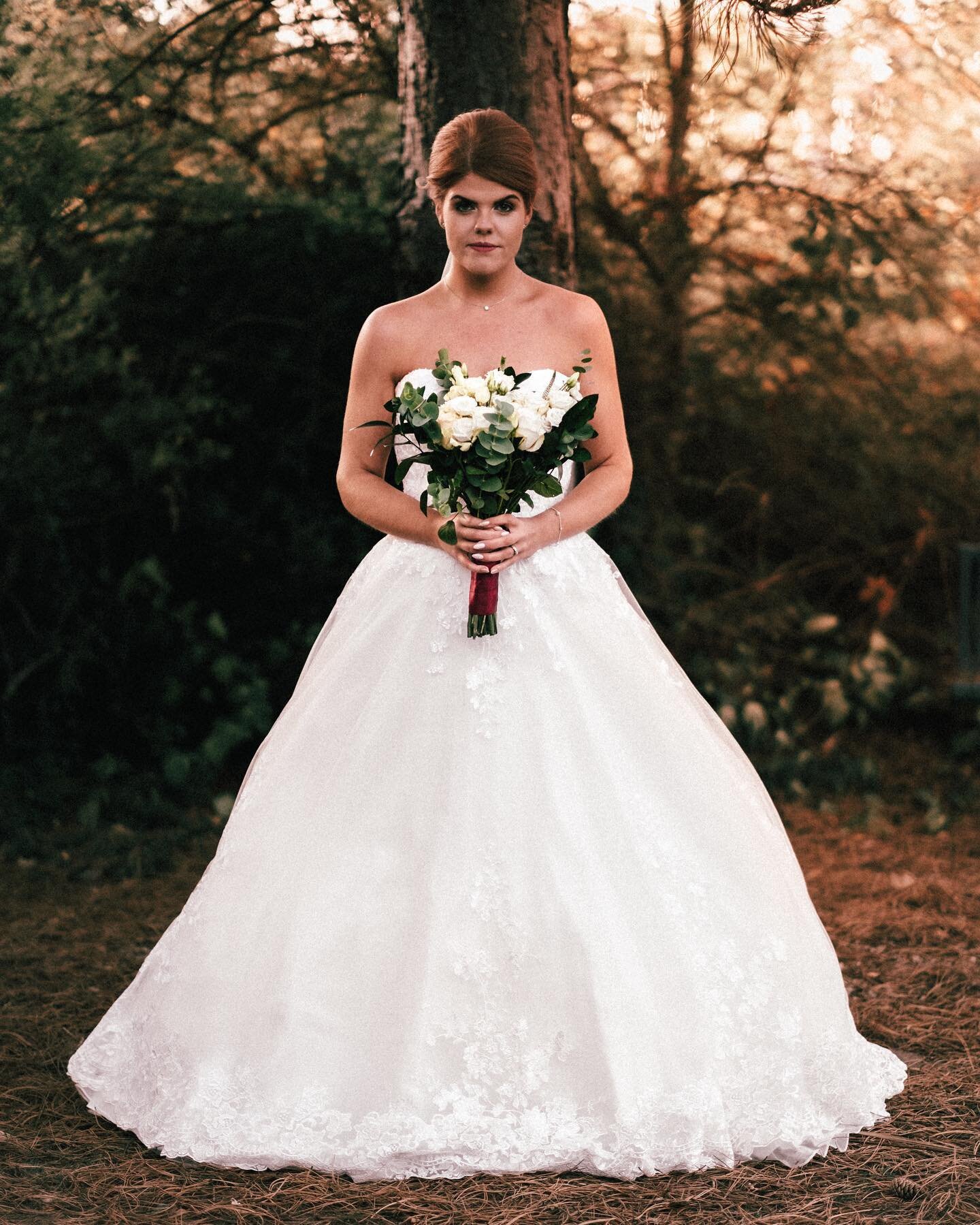 Full length Golden Hour 🌅📸 

#weddingdress #weddingphoto #dressideas #whitedress #bigday