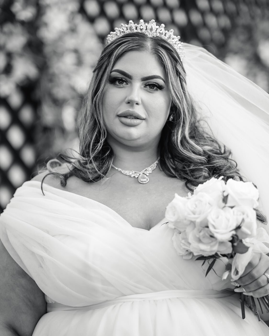 👑 👰🏻&zwj;♀️ 💅🏼

Mrs Morton edited in a soft, etherial style, low contrast black &amp; white 📸

👰🏻&zwj;♀️ @plussizecharl 👰🏻&zwj;♀️

#brides #bridalportraits #bridemakeup #brideaccessories #weddingphotographers