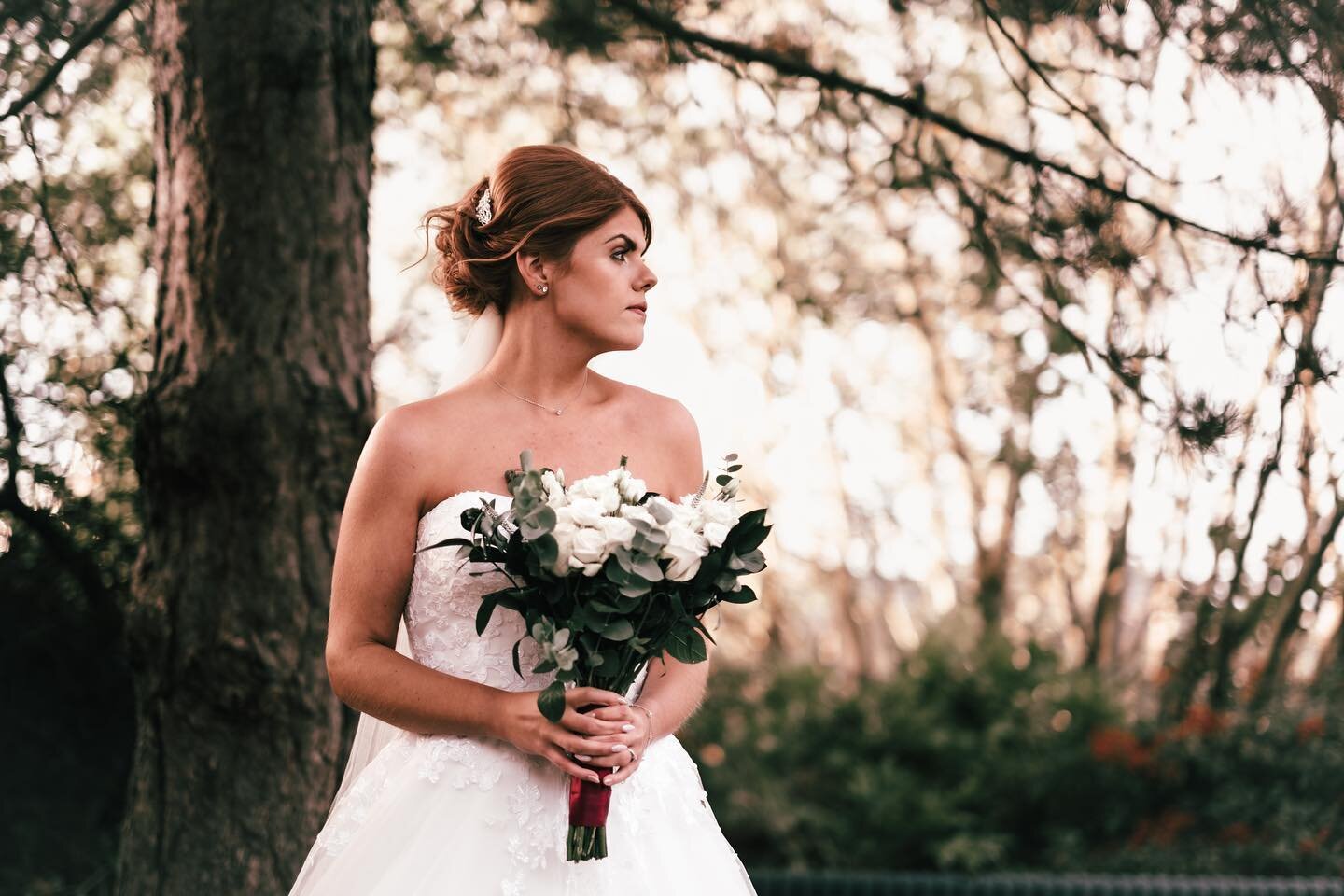 🌺🌺🌺 

@bethls_x 📸

#bride #bridalshoot #bridalflower #weddingdress