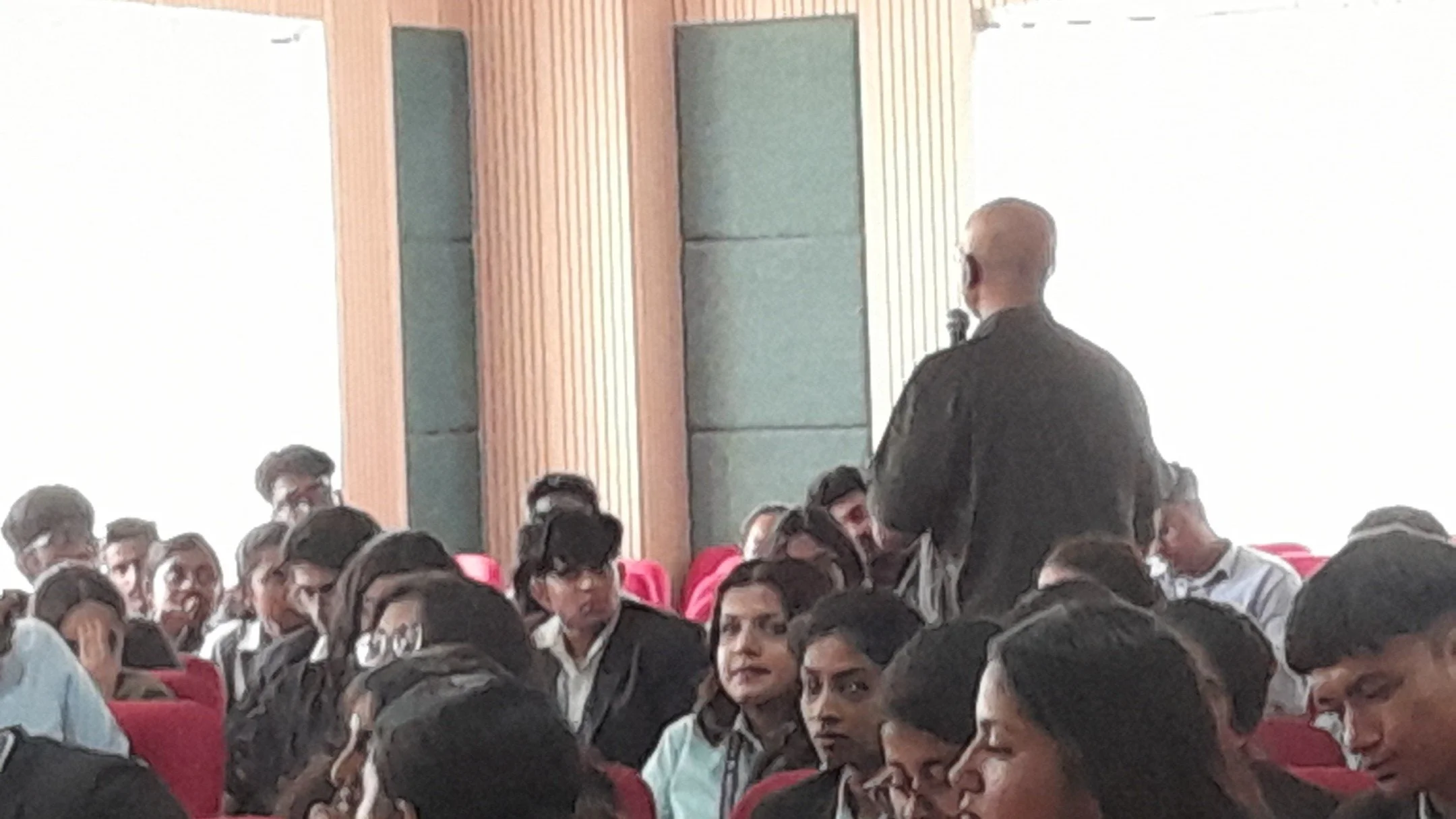 Inspiring the next generation of localizers! Deluxe hosted a two-day workshop on subtitling at Kristu Jayanti College, Bangalore. Students gained hands-on experience and valuable insights into this exciting industry!

#WeAreDeluxe