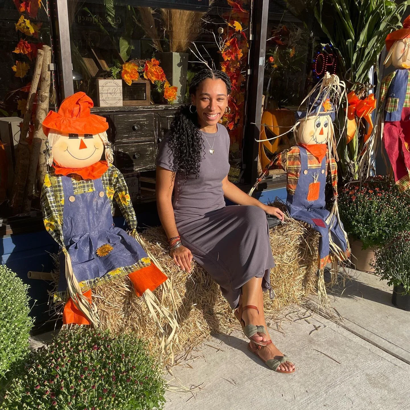 Time to introduce myself 😊! My name is Valencia, and I am the Flow in Sync Coach and content creator here! 

Since 2019 I&rsquo;ve made it my mission to learn about women&rsquo;s menstrual cycles and how we can eliminate pain, imbalances, and PMS fo