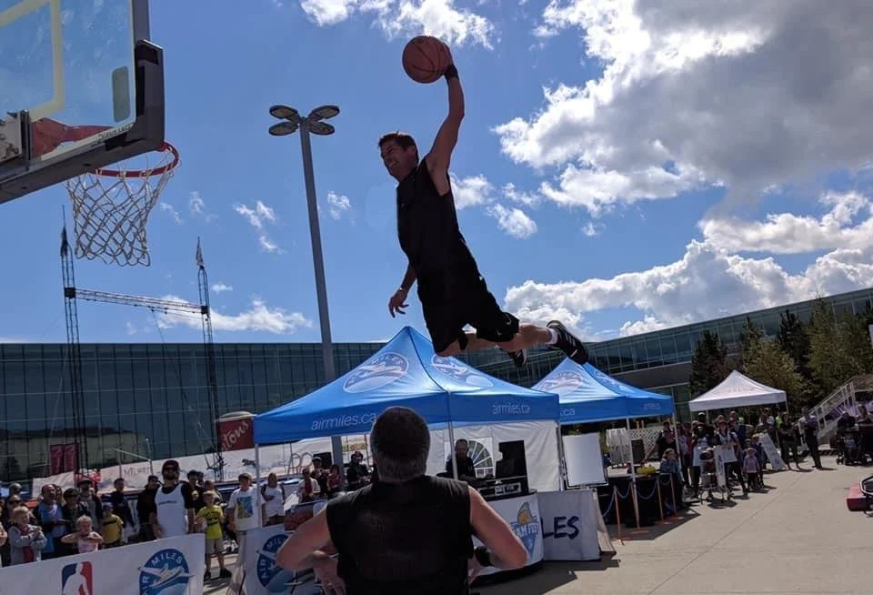 It's a slam dunk when you book your entertainment with Star Attractions! 🏀
#Entertainment #Fair #Festival #Basketball #Acrobats #FairSeason #LetUsEntertainYou #ReadySetShow #FairsAndFestivals #FamilyShow #Hoops #BasketballTeam #StarAttractions