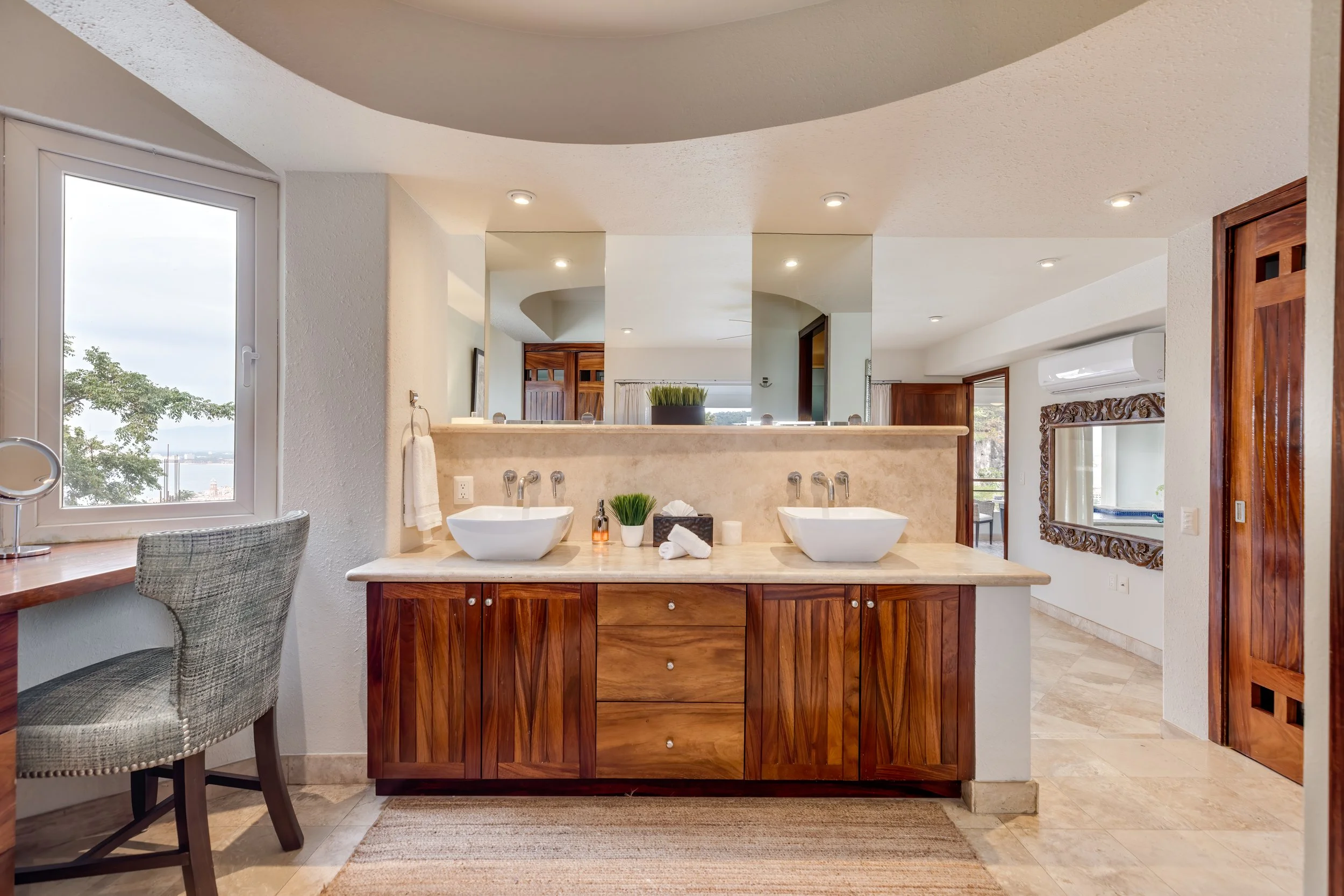 08-Primary Bath_01.jpg