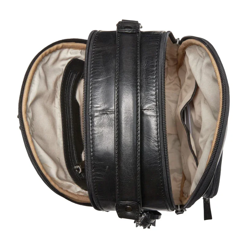 LCL-120Reese_Interior_Black2.webp