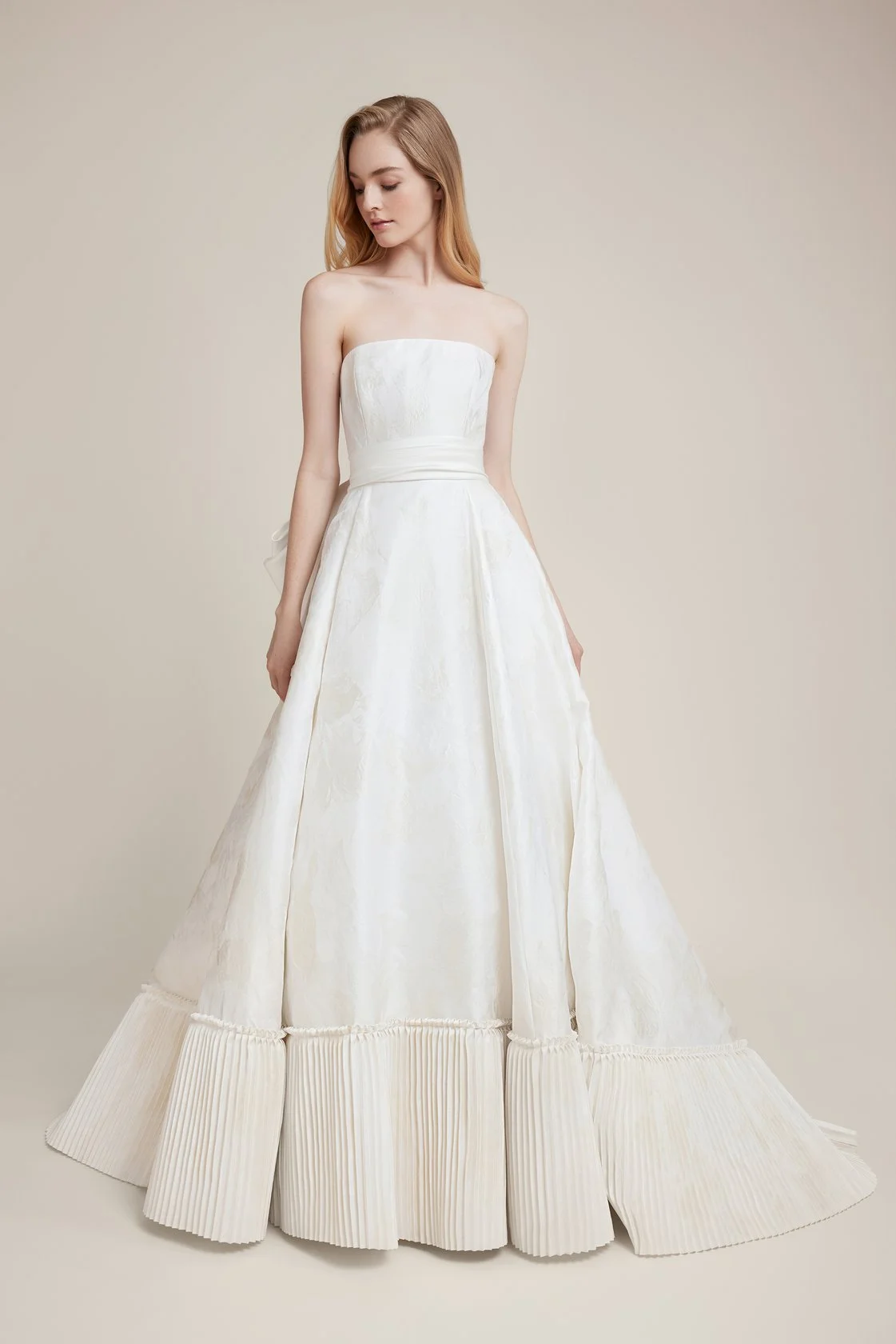 5-TheDominiqueLeLaBridal_More3072_2568x1680.jpeg