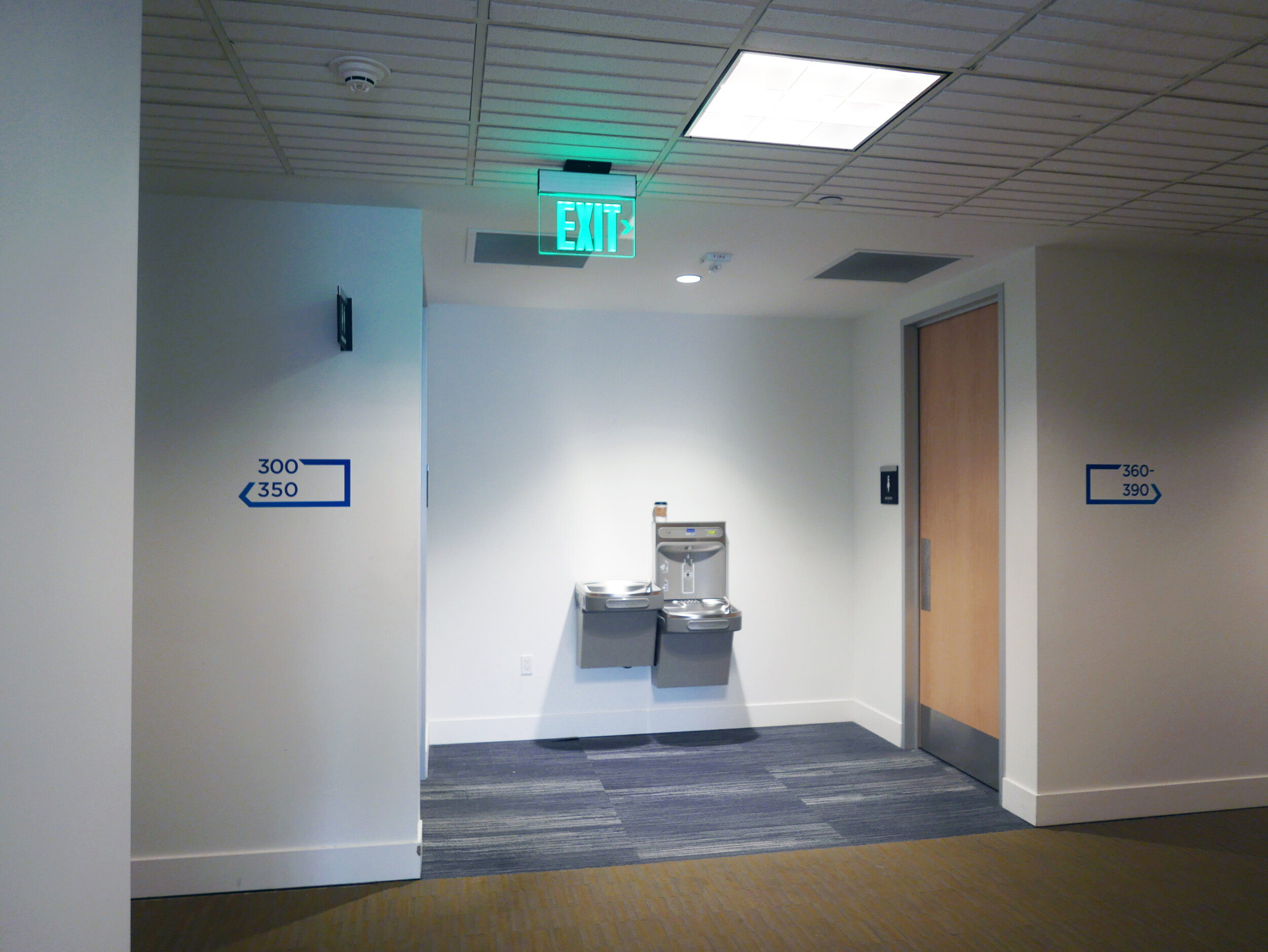 Hallway-vinyl3.jpg