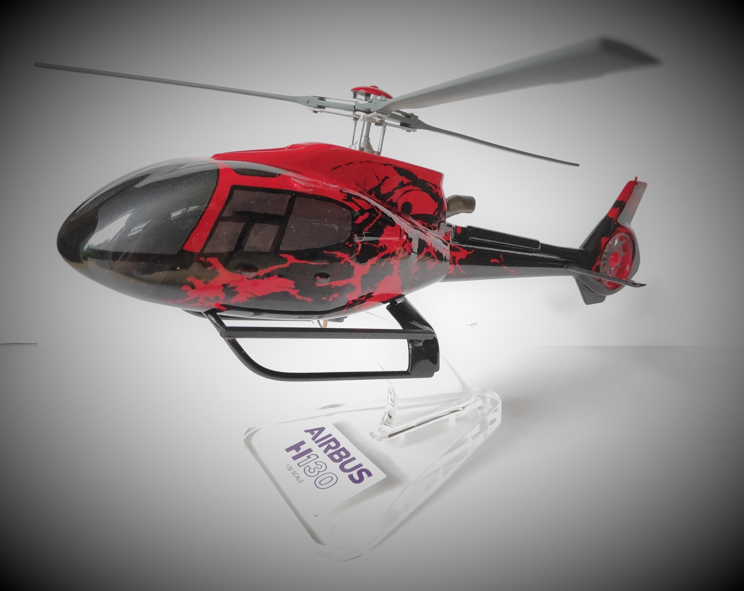 1/32 Scale H130 Red/Black