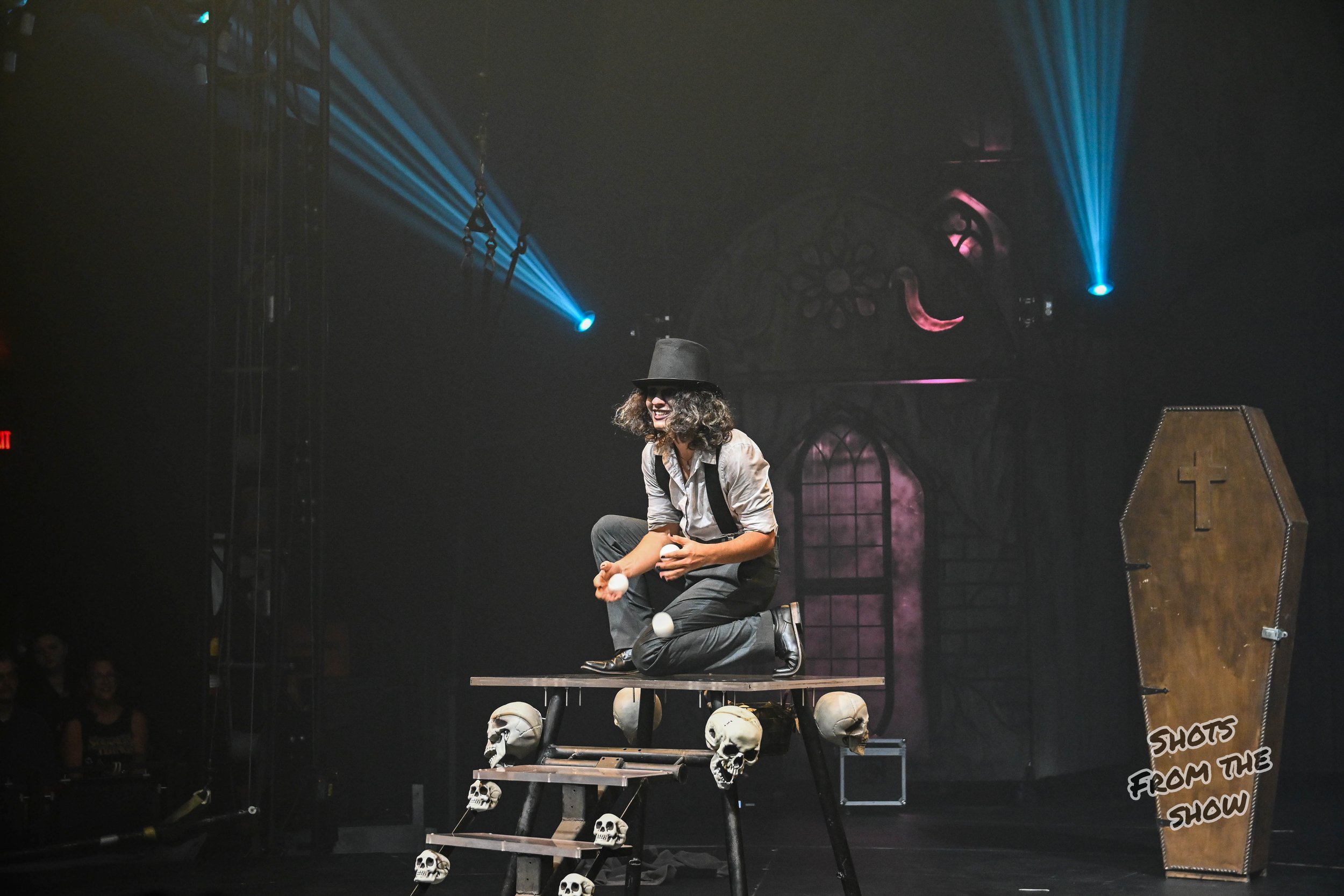 MikePfeiffer_ParanormalCirqueIIIFS-1105.jpg