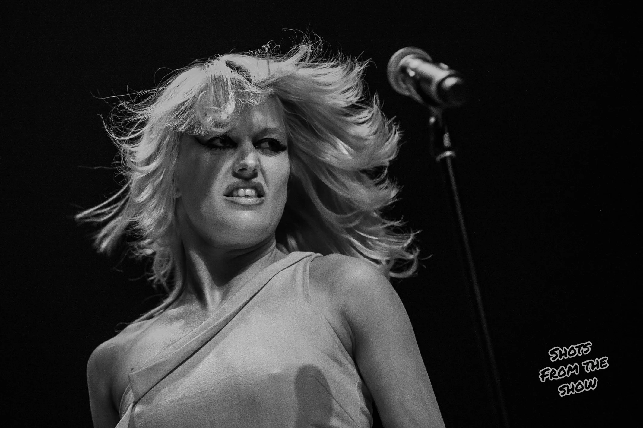 amyl and the sniffers-3.jpg