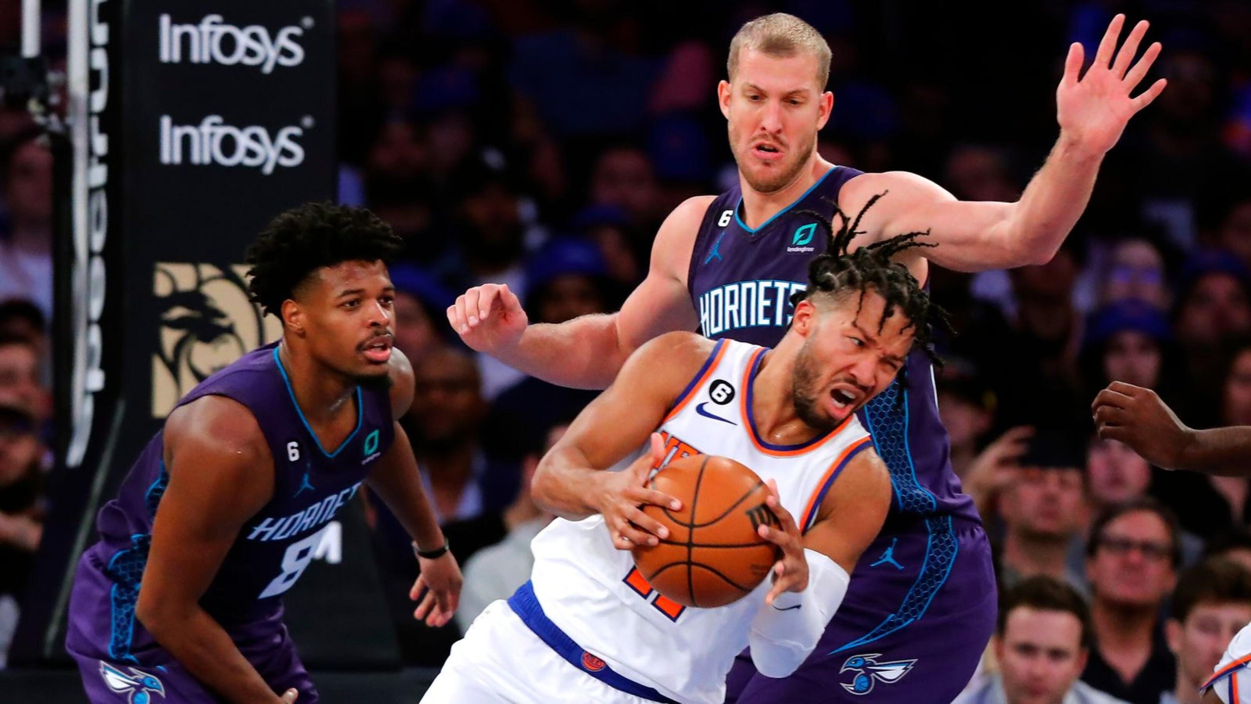 Knicks improve to 3-1 after escaping overtime vs. Charlotte
