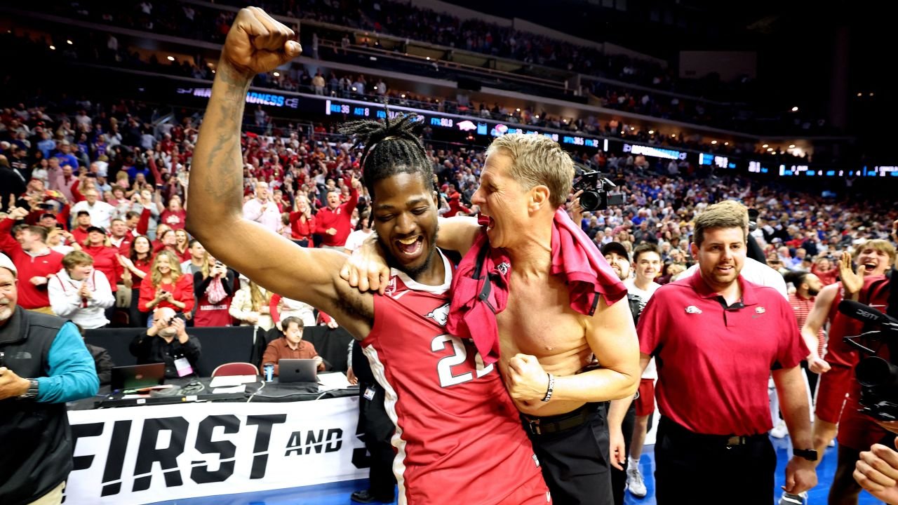 Arkansas Knocks Off Defending Champion Kansas in Second Round of NCAA Tournament