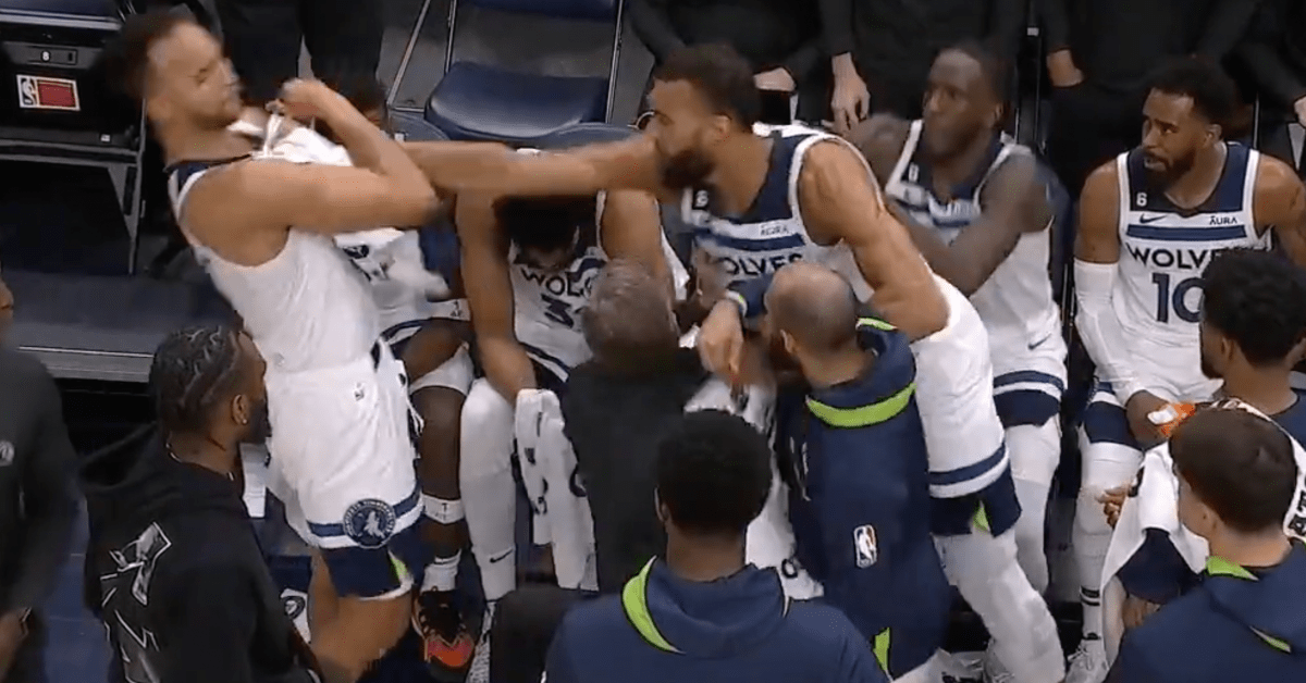 Rudy Gobert Punches Kyle Anderson in a Timeout, Gets Sent Home Early