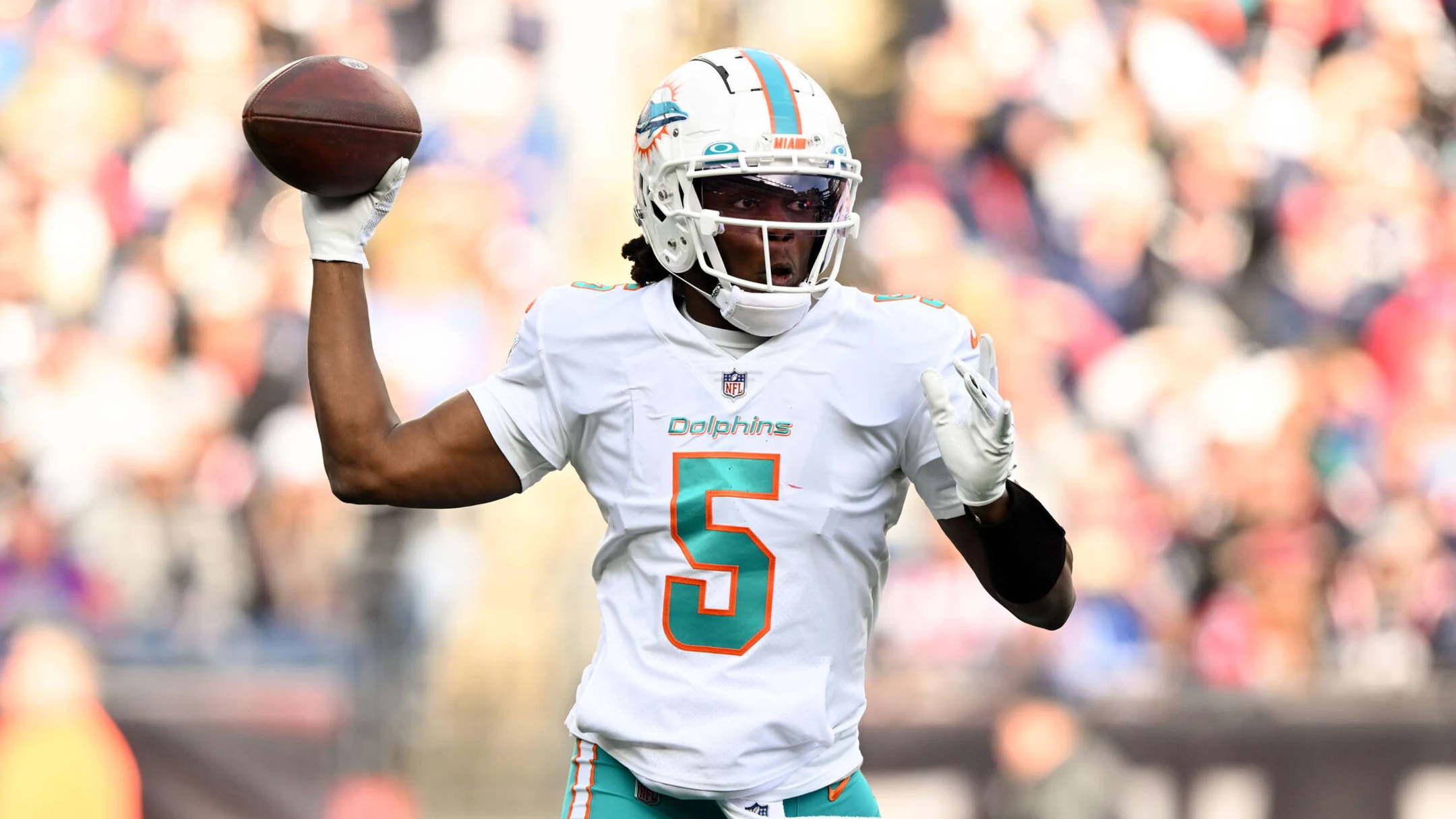 Chargers Looking to Sign Veteran QB to Backup Herbert