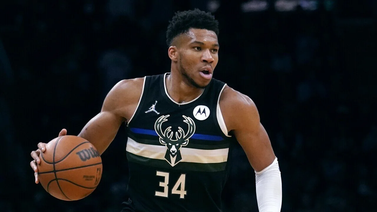 Antetokounmpo agrees to 3 year 186 million dollar extension with Bucks