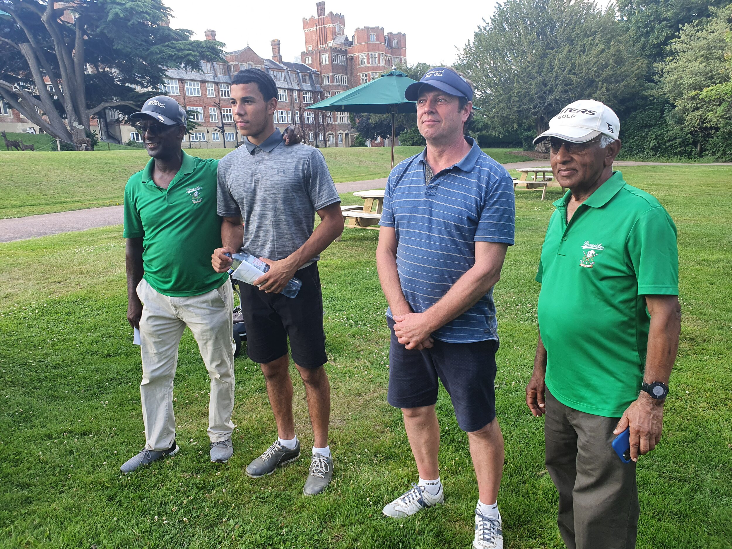(l to r)
Men's Captain presenting to the Gross Champion and Net Runner-up, the Net Champion, and the Net 3rd-place finisher