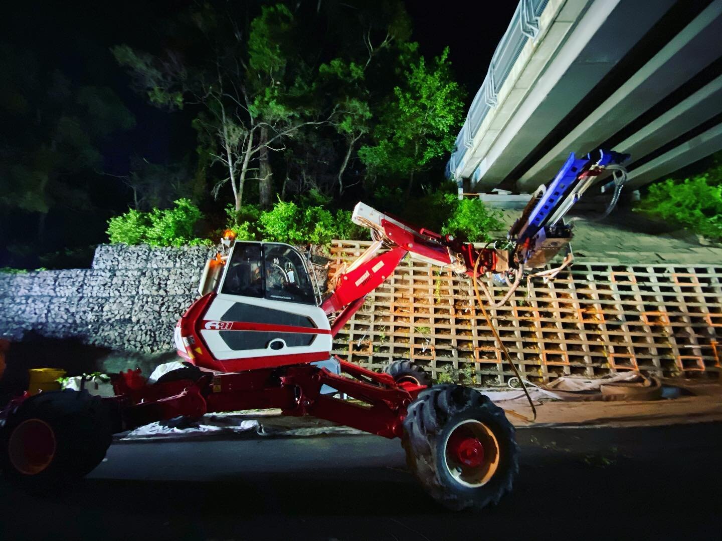 Night works on Mount Ousley Road for RMS.