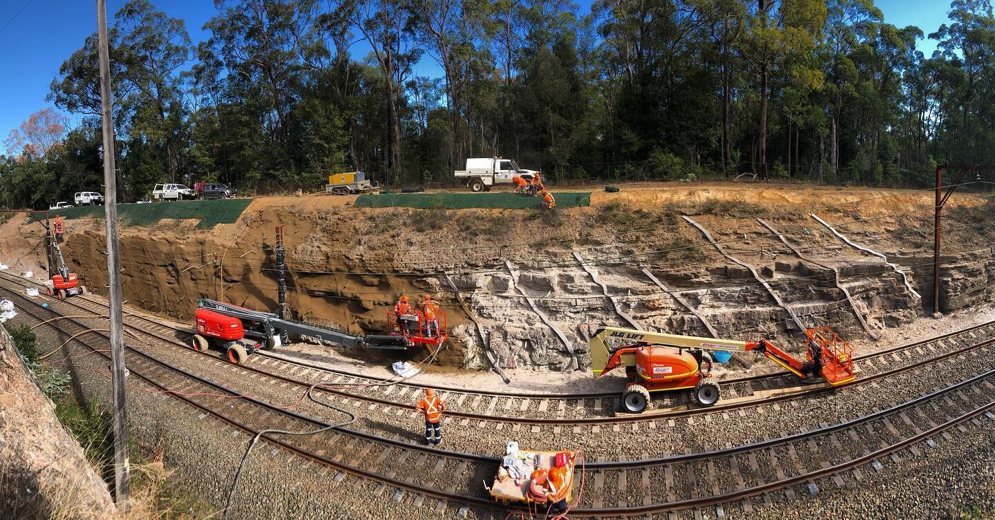 Another successful weekend with Sydney Trains. 100 meter Fibrectete wall in the cutting. #fibercrete #shotcrete #pancivil #sydney #bluemountains #civilcontruction #workingonasunday #civilwork #civilworks #construction #train #sydneytrains #sydneytrai