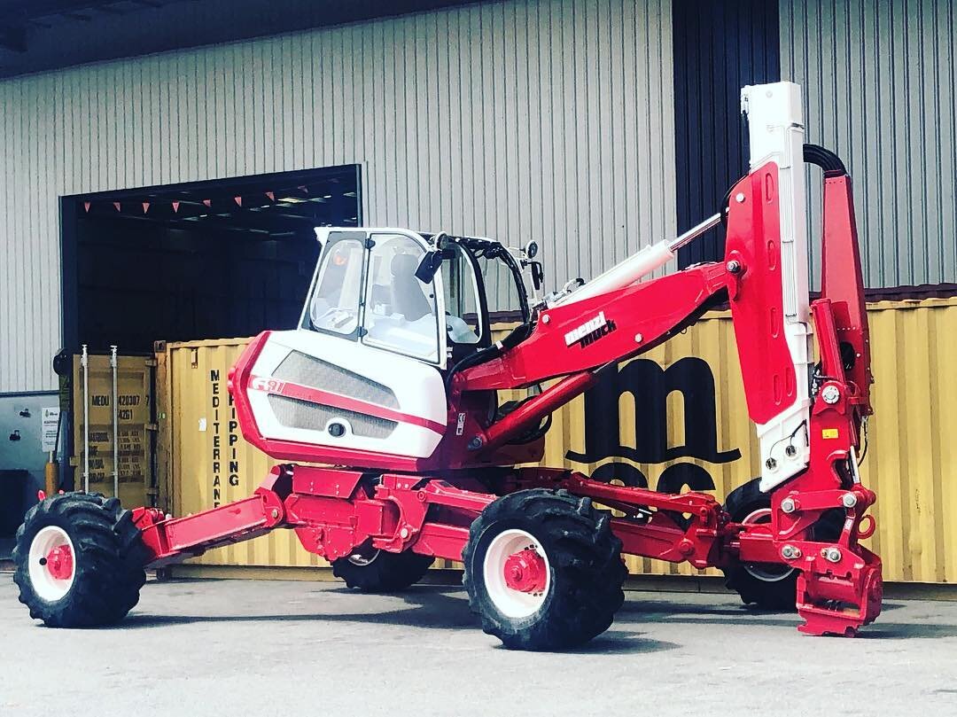 She&rsquo;s arrived! Fresh off the boat in Sydney.  Next stop @snowyhydroltd #menzimuck #menzimucka91 #sydney🇦🇺 #sydney #sydneyharbour #civilworks #rockdrilling #rockdrillingtools #rockdrillingmachine #rockdrillingservices #construction #excavator 