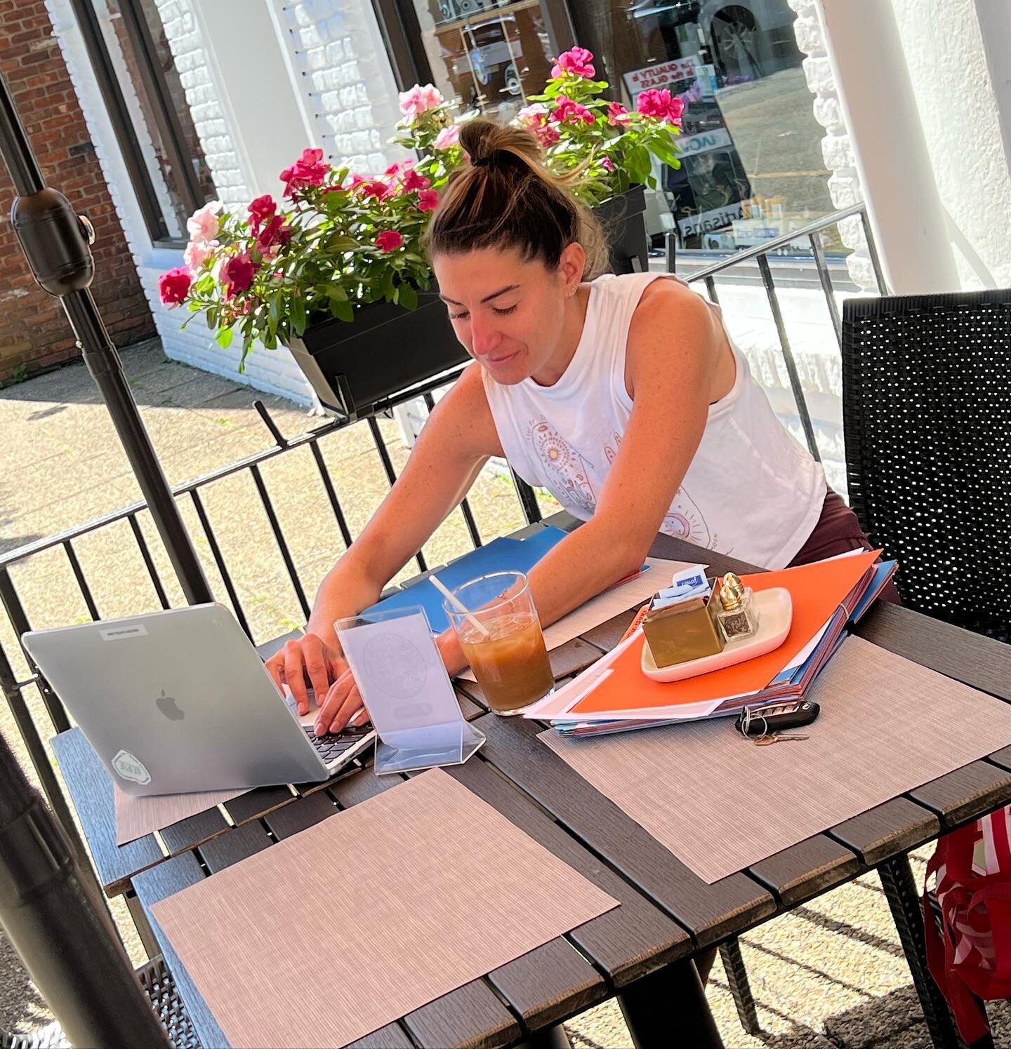 The most perfect weather to sit outside with a cup of Coffee and get some work done ☀️ 
It&rsquo;s almost lunch time, come grab a table and leave the rest to us!! 

#sunshine #happy #illycoffee #workfromhere #workoutdoors #summervibes #fallvibes #cof