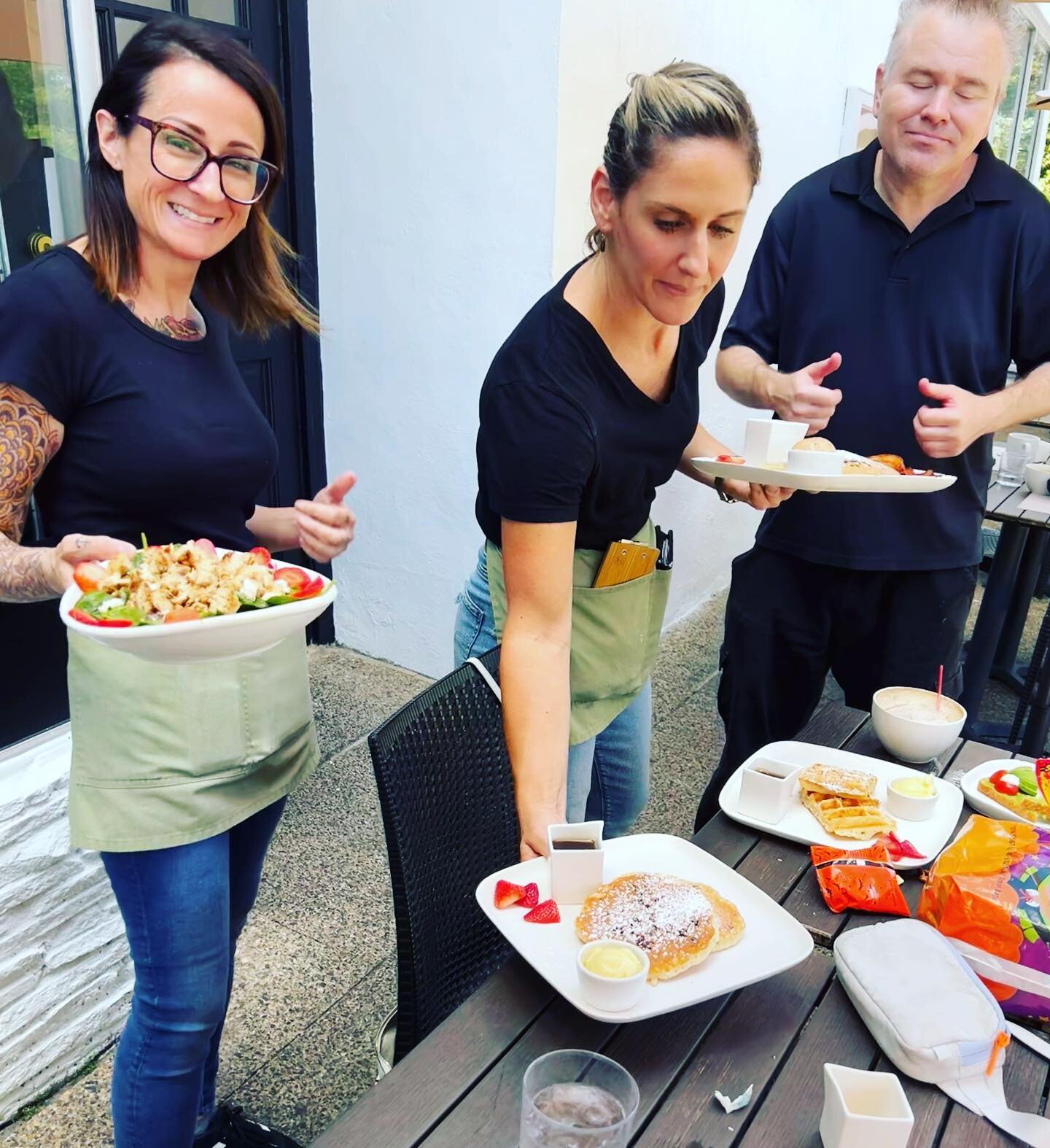 Lunch with 6 kids? A breeze for these superstars ⭐️ Shout out to the hard working, patient, kind and efficient B&amp;J staff 💜 

#family #community #funatwork #madison #familylunch #breakfast #brunch #dinner