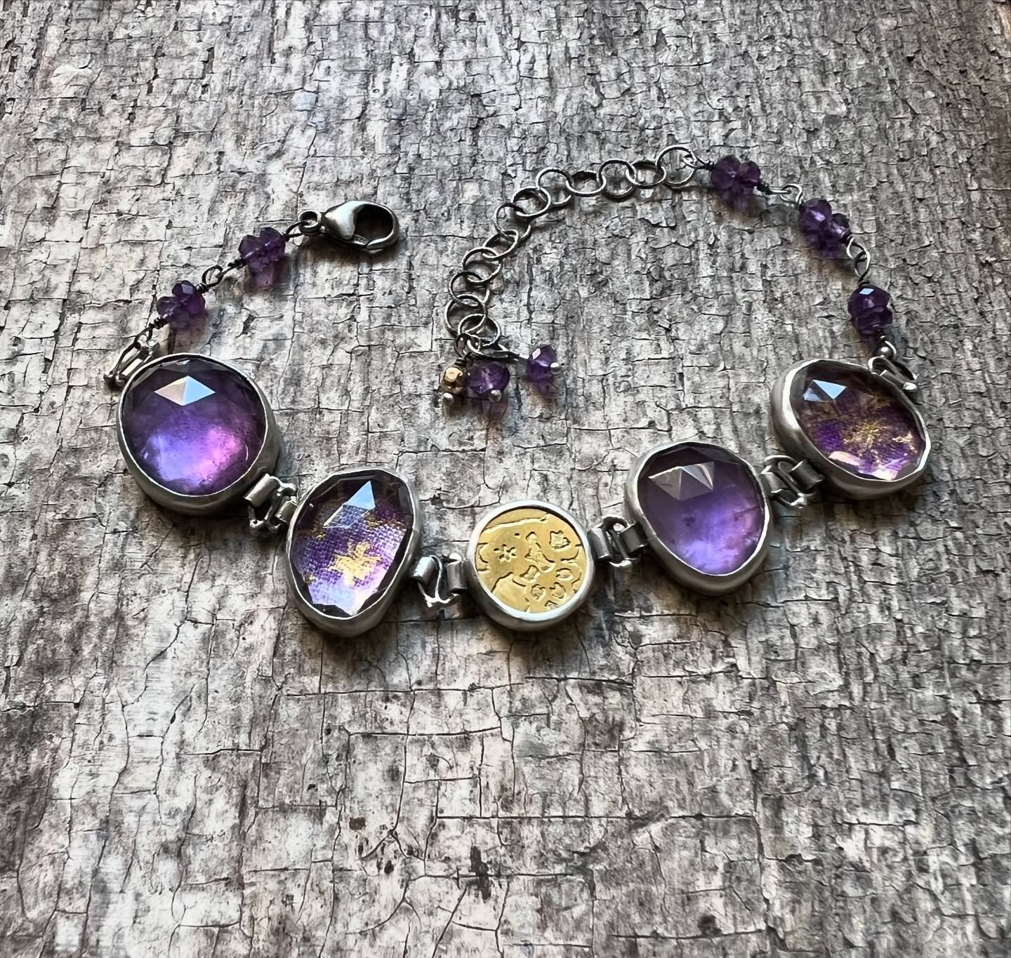 Japanese inspired handmade bracelet using tiny pieces of fabric from a (damaged) vintage kimono. Amethyst stones. ➡️swipe to see cherry blossom texture on the back and kitty sleeping. #handmadebracelet #japaneseinspired #cherryblossom #metalsmith #pr