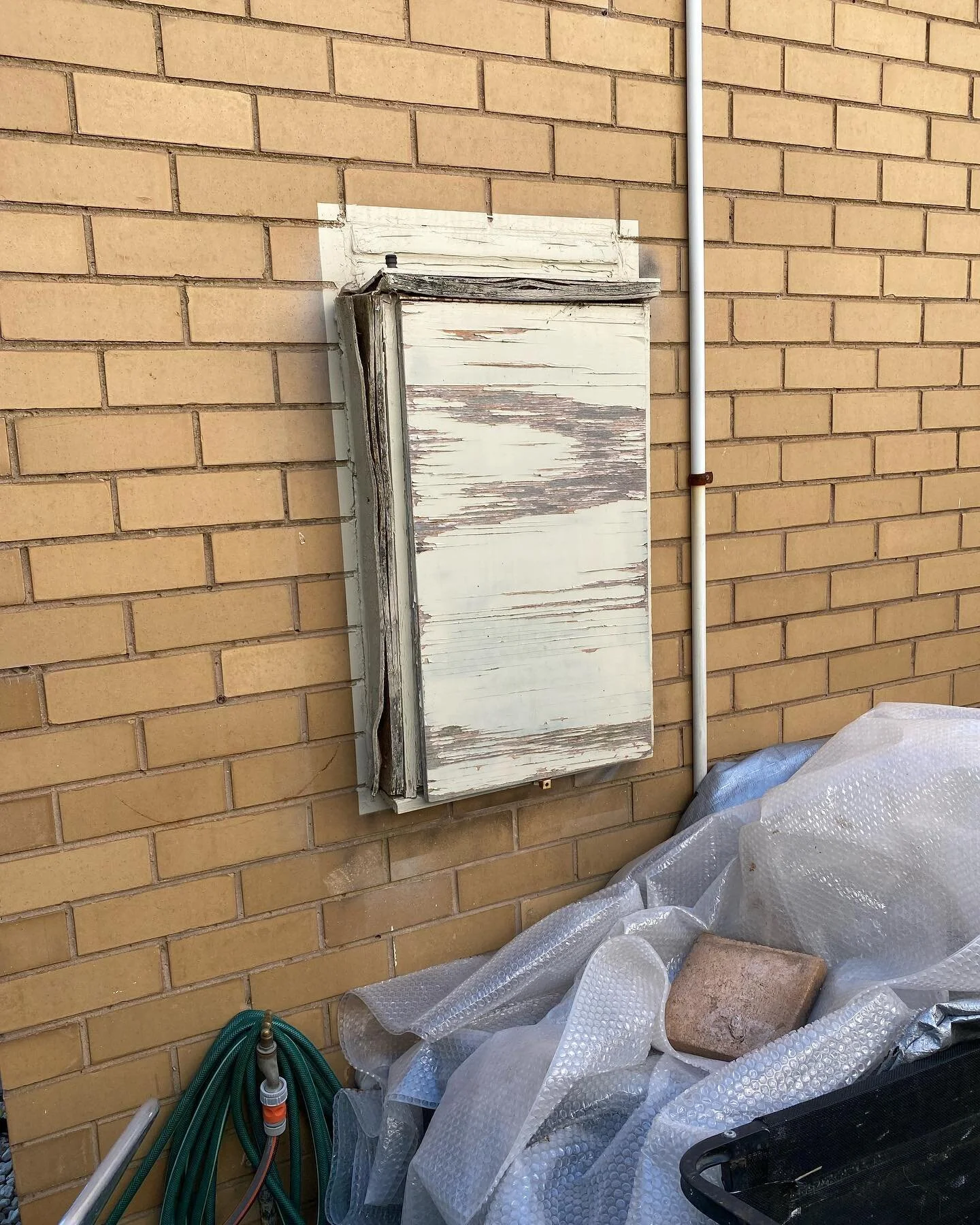 Here&rsquo;s a before and after of a big Meter box and mains cables upgrade from single phase to 3phase.
Looks great and the client was very happy. 
Also created lots of space for new the client solar and electric vehicle charger plans.
#switchboard 